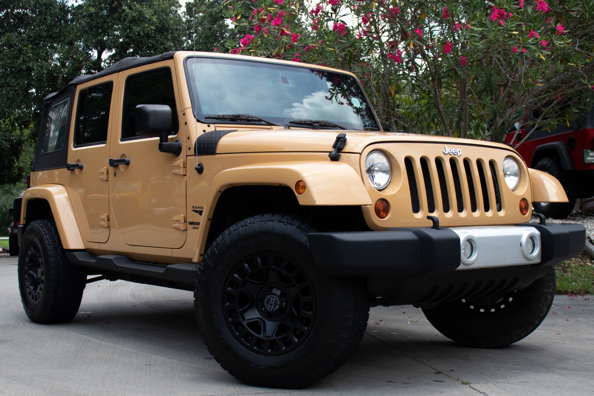 Used-2013-Jeep-Wrangler-Unlimited-Sahara