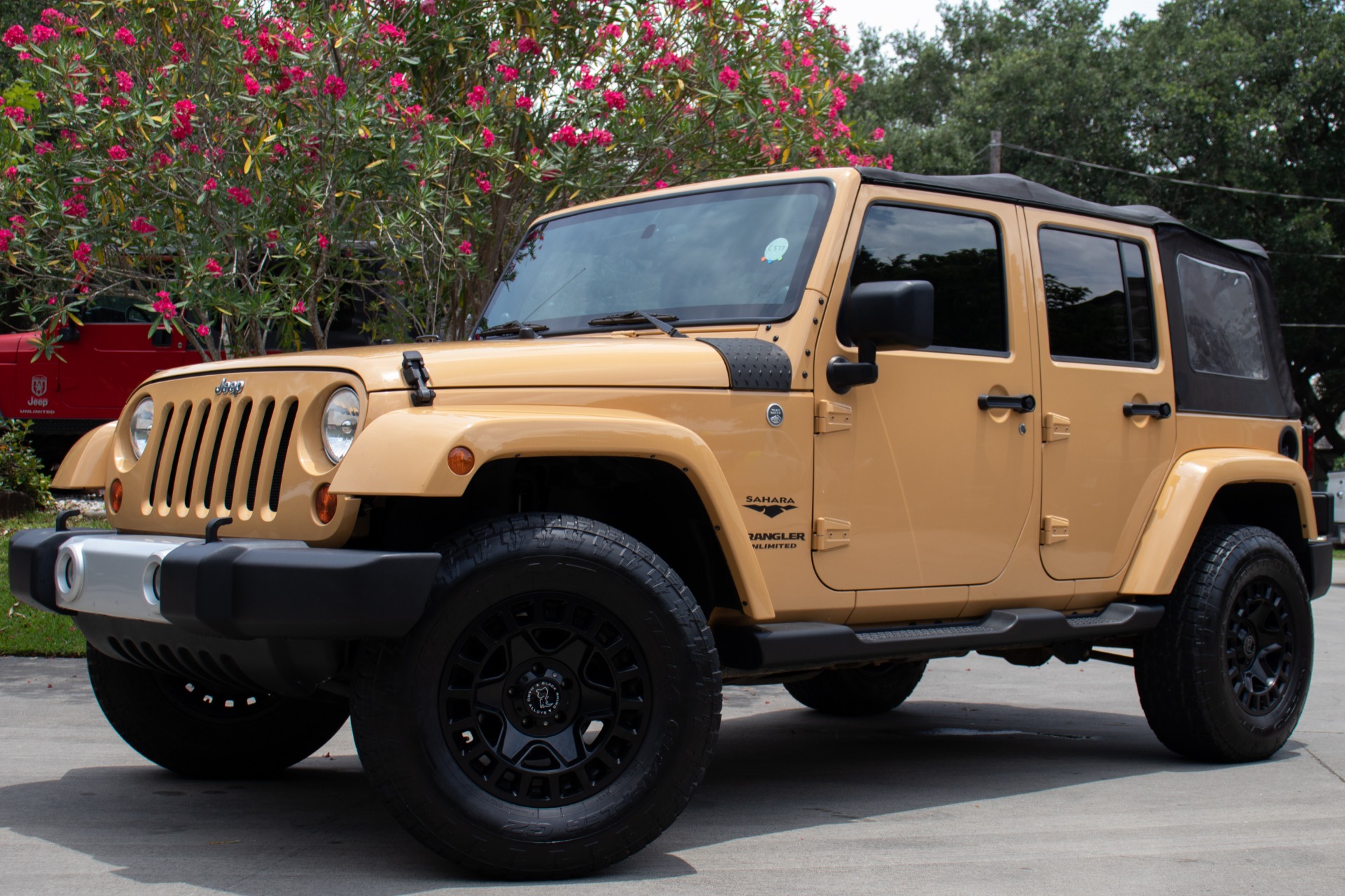 Used-2013-Jeep-Wrangler-Unlimited-Sahara