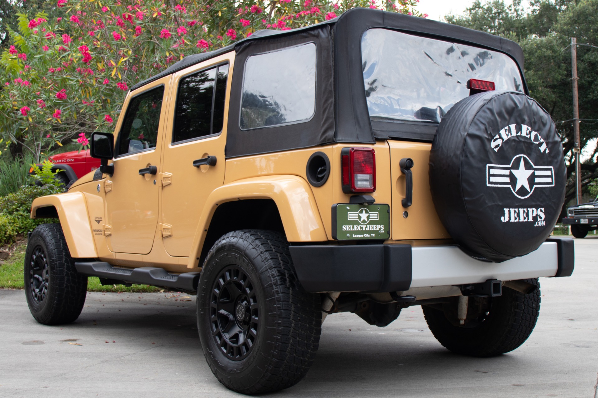 Used-2013-Jeep-Wrangler-Unlimited-Sahara