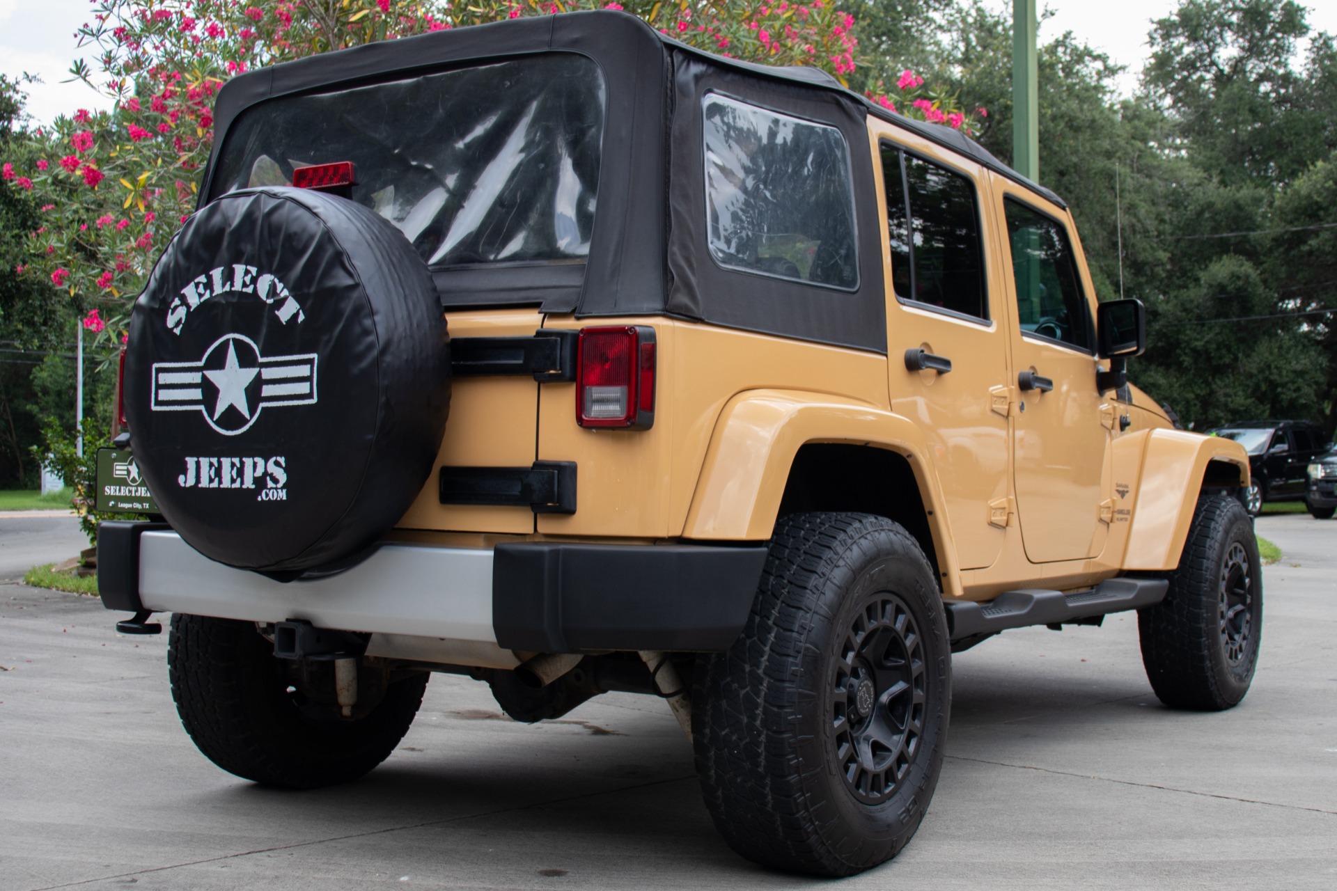 Used-2013-Jeep-Wrangler-Unlimited-Sahara