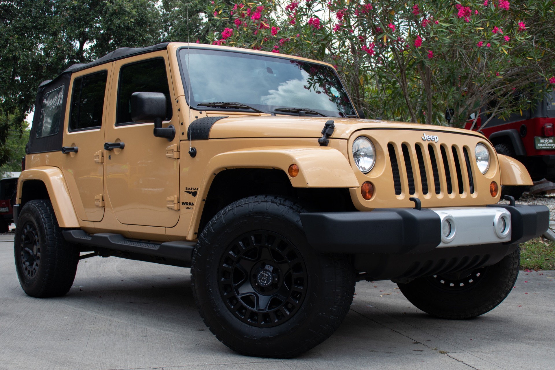 Used-2013-Jeep-Wrangler-Unlimited-Sahara