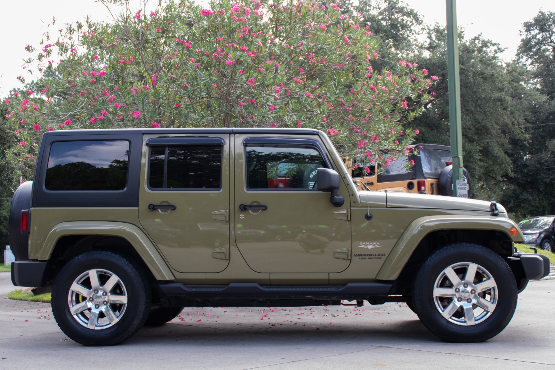 Used-2013-Jeep-Wrangler-Unlimited-Sahara