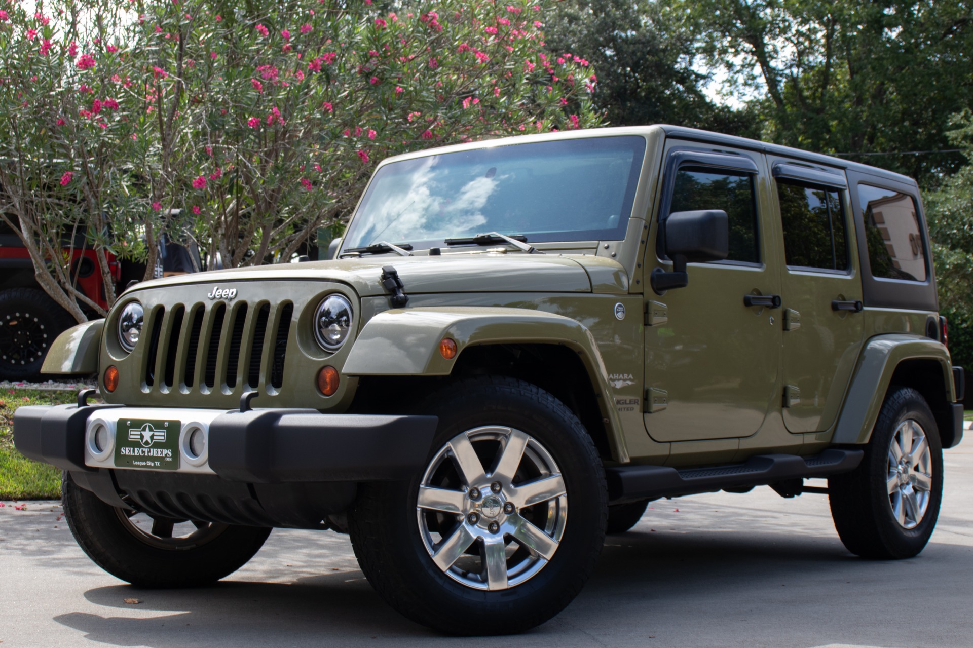 Used-2013-Jeep-Wrangler-Unlimited-Sahara