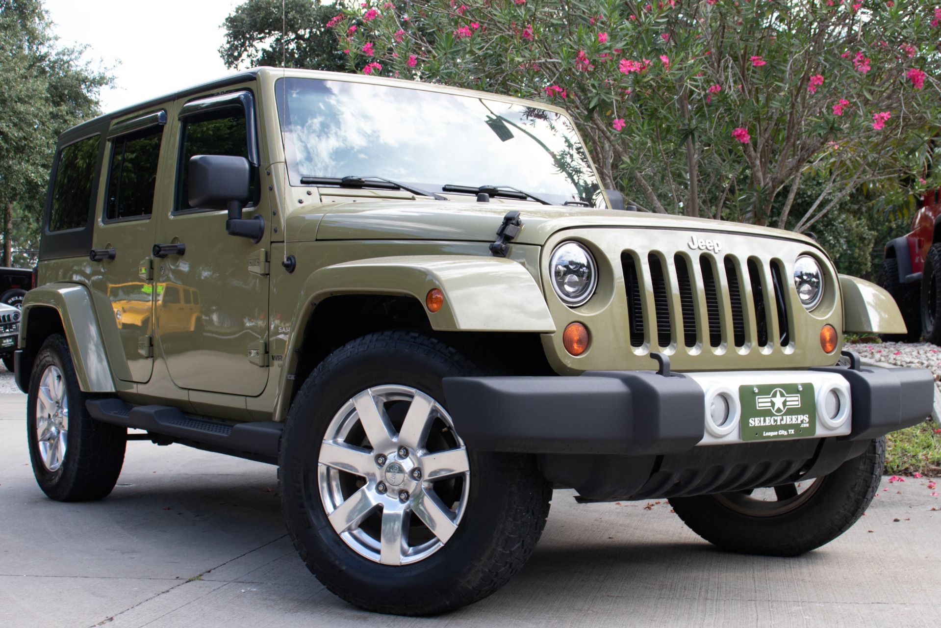 Used-2013-Jeep-Wrangler-Unlimited-Sahara