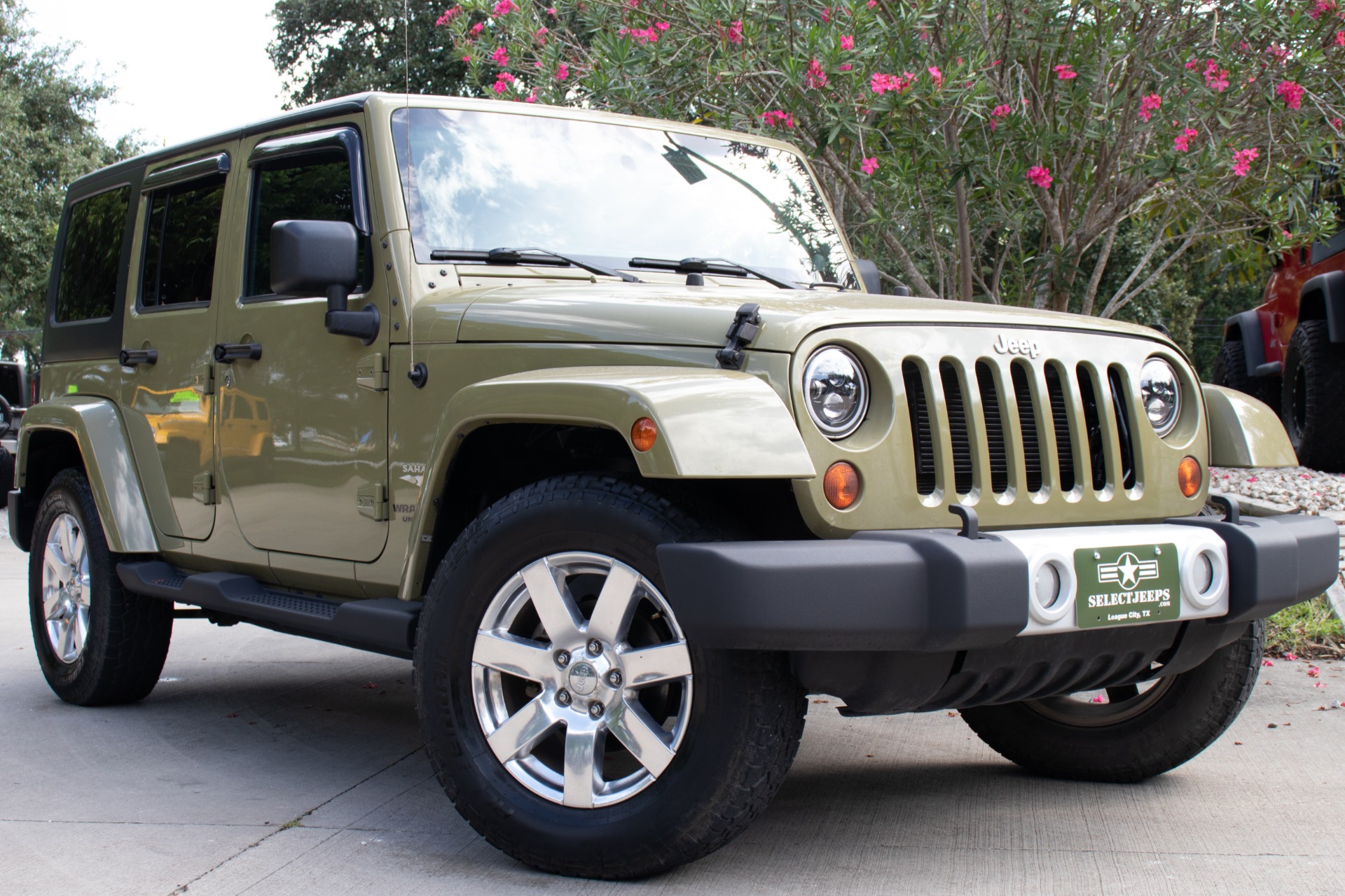 Used-2013-Jeep-Wrangler-Unlimited-Sahara