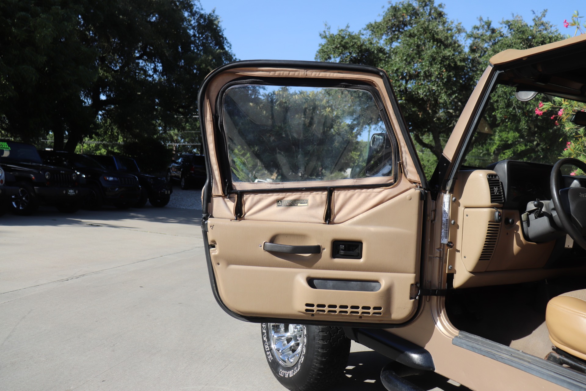 Used-1999-Jeep-Wrangler-SE