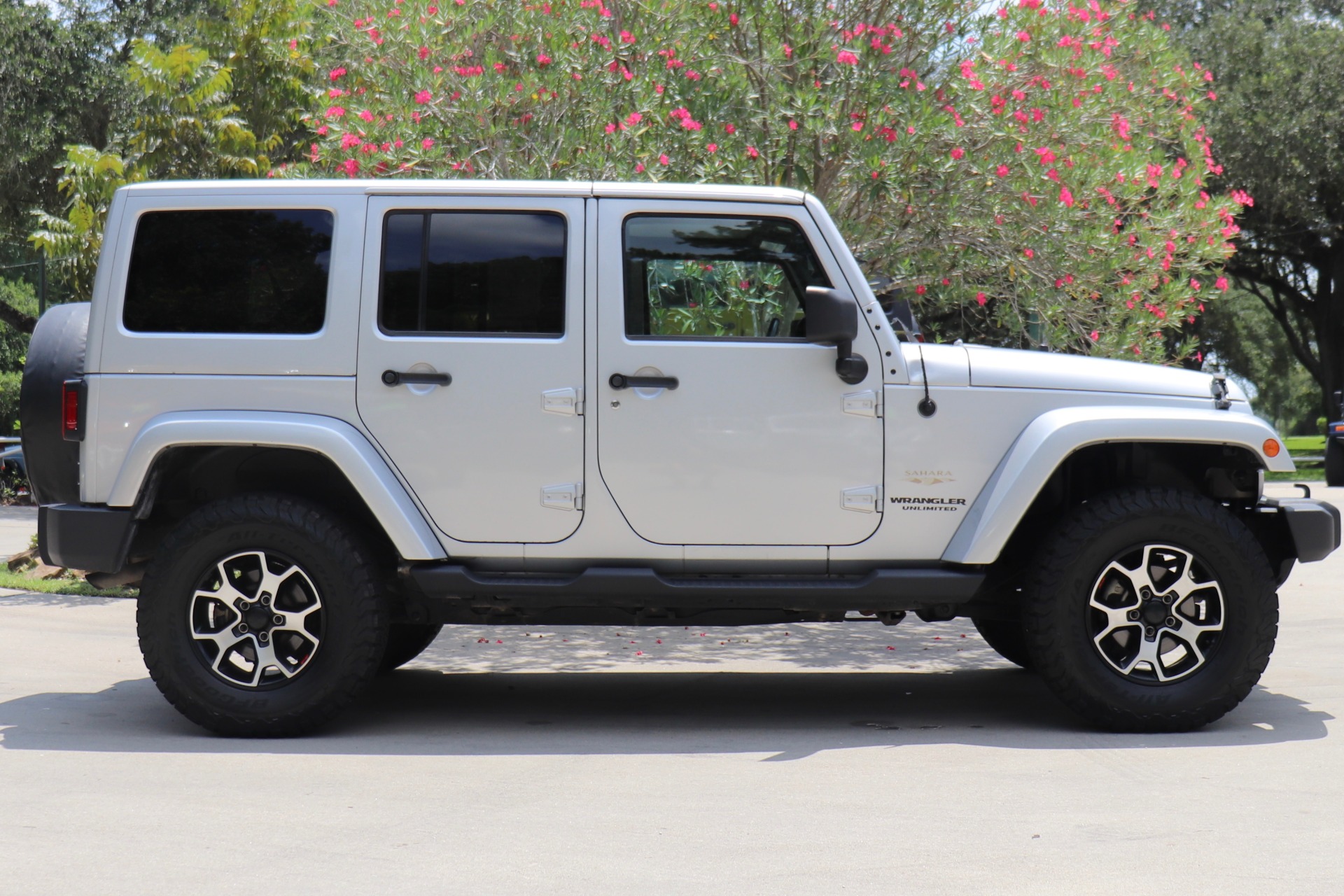 Used-2012-Jeep-Wrangler-Unlimited-Sahara