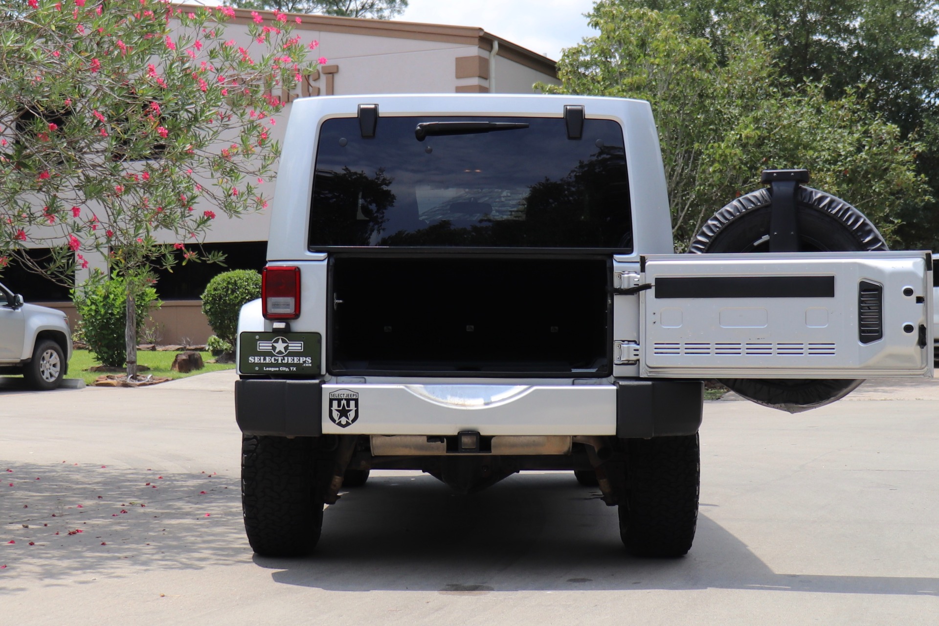 Used-2012-Jeep-Wrangler-Unlimited-Sahara