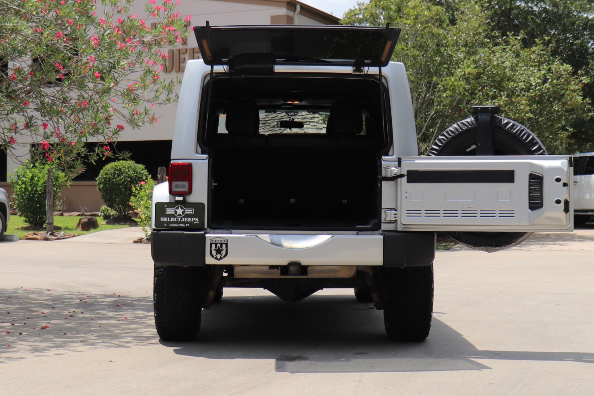 Used-2012-Jeep-Wrangler-Unlimited-Sahara