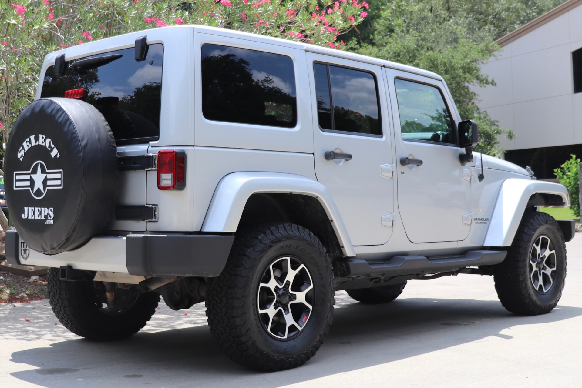 Used-2012-Jeep-Wrangler-Unlimited-Sahara