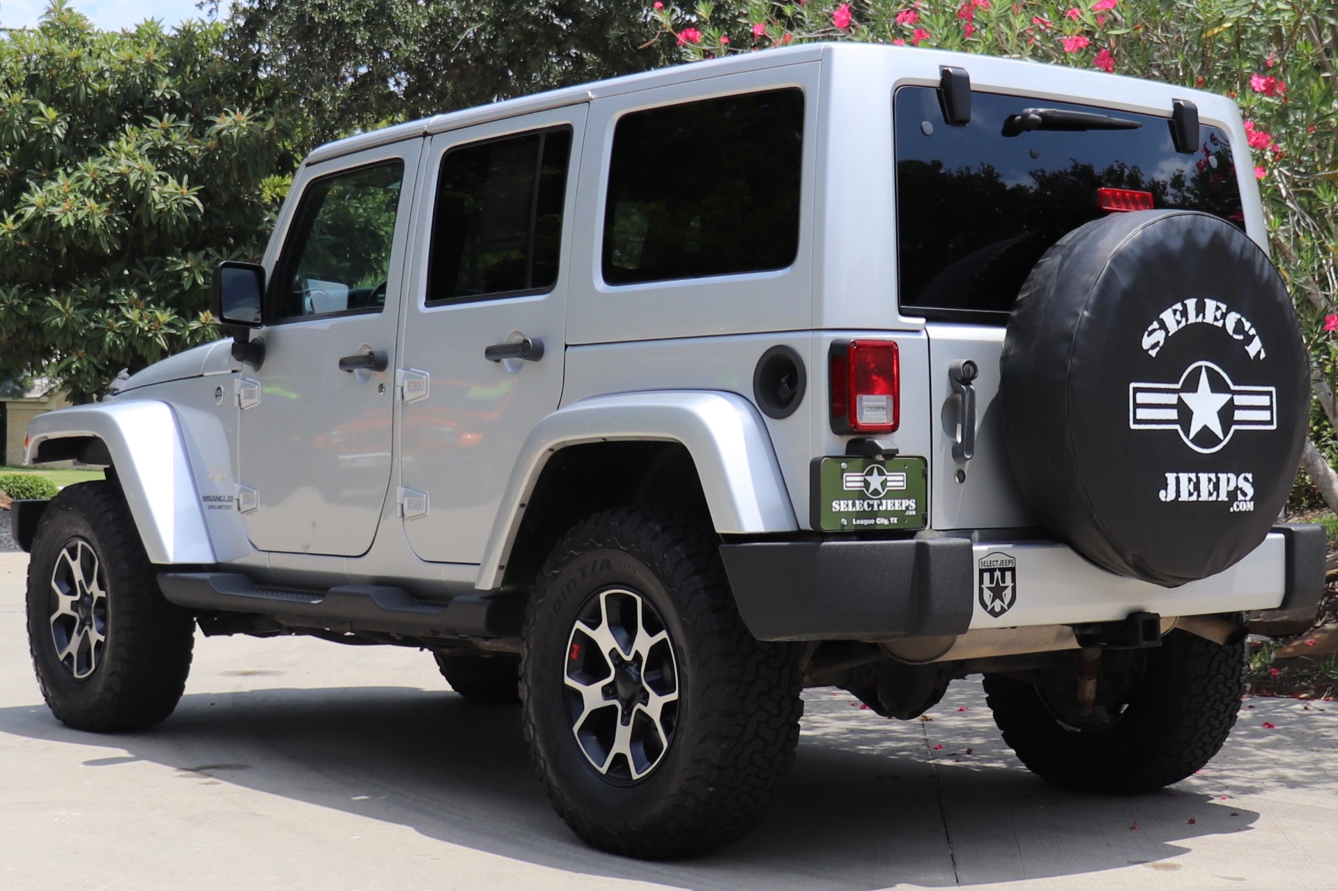 Used-2012-Jeep-Wrangler-Unlimited-Sahara