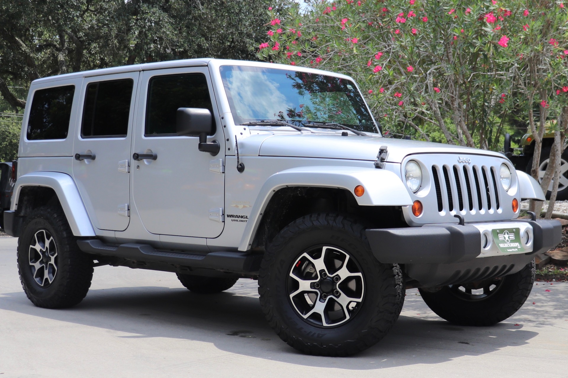 Used-2012-Jeep-Wrangler-Unlimited-Sahara