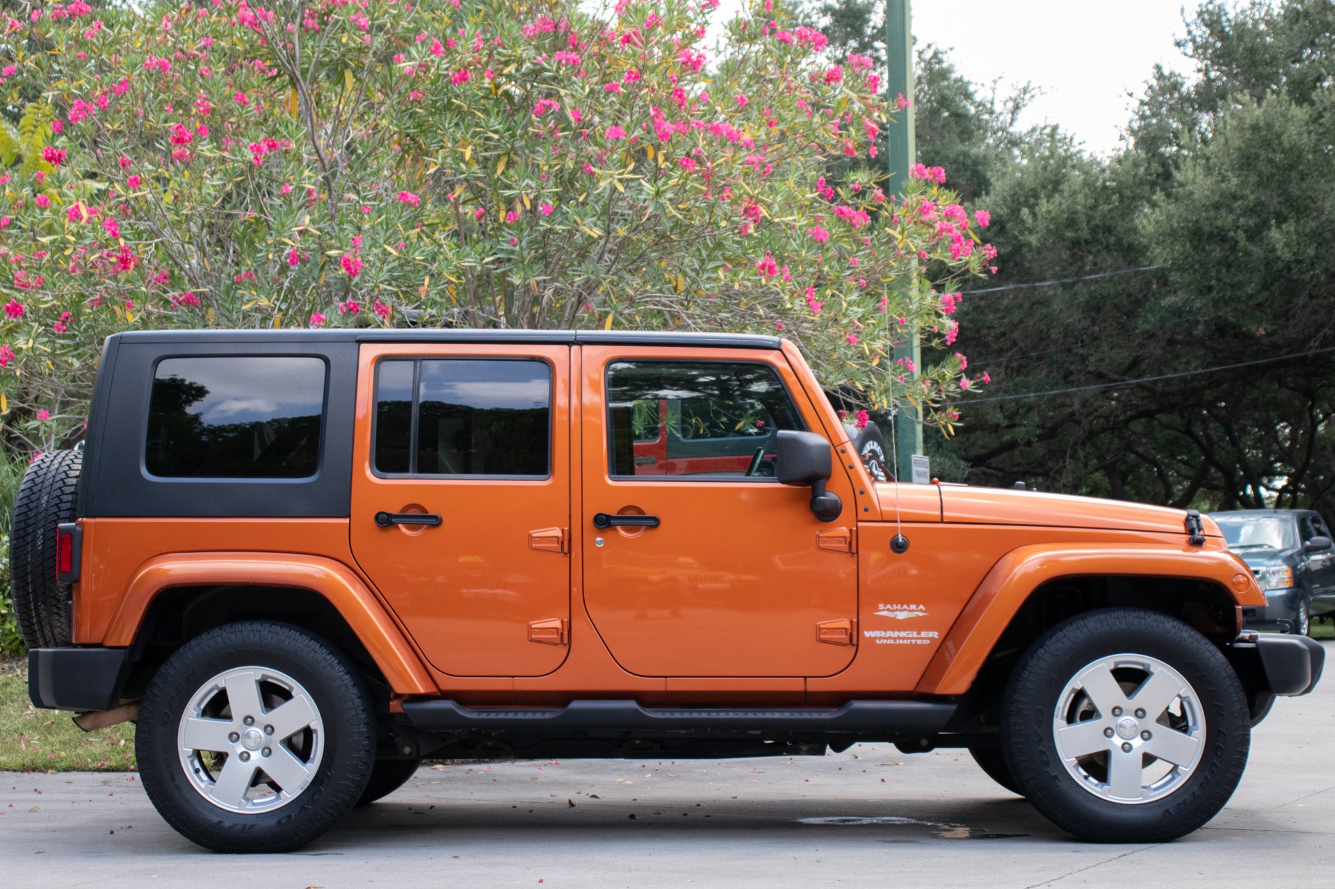 Used-2010-Jeep-Wrangler-Unlimited-Sahara