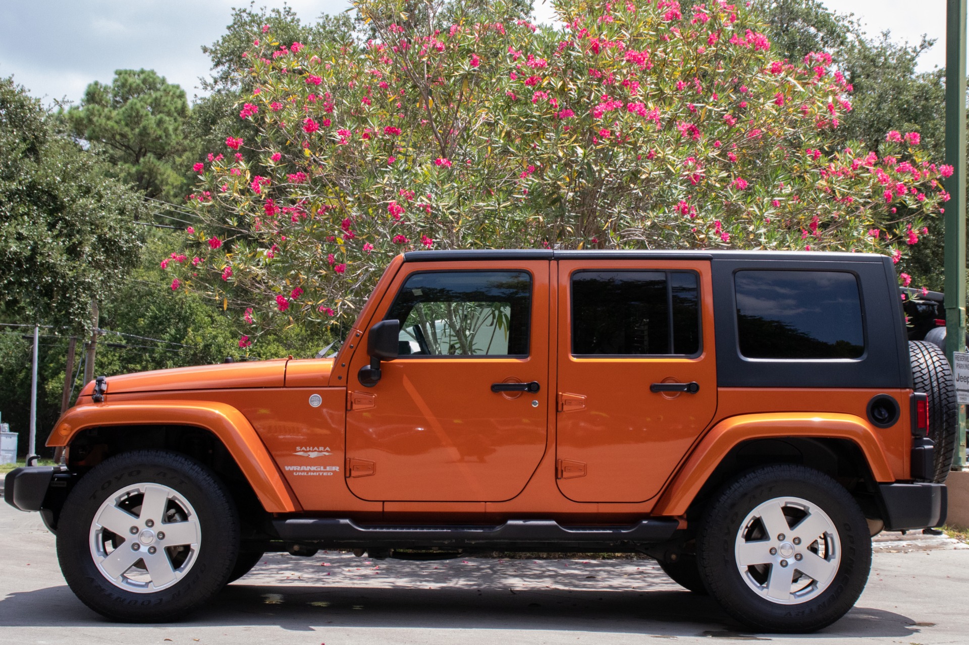 Used-2010-Jeep-Wrangler-Unlimited-Sahara