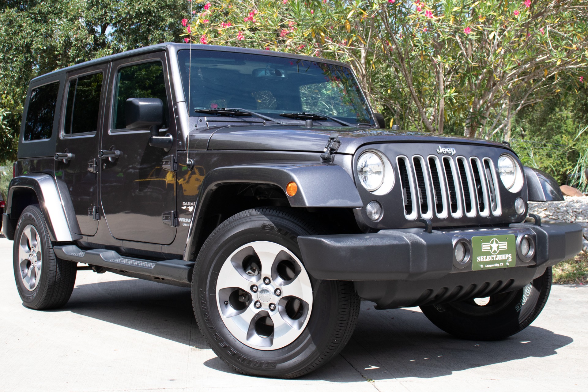 Used-2016-Jeep-Wrangler-Unlimited-Sahara