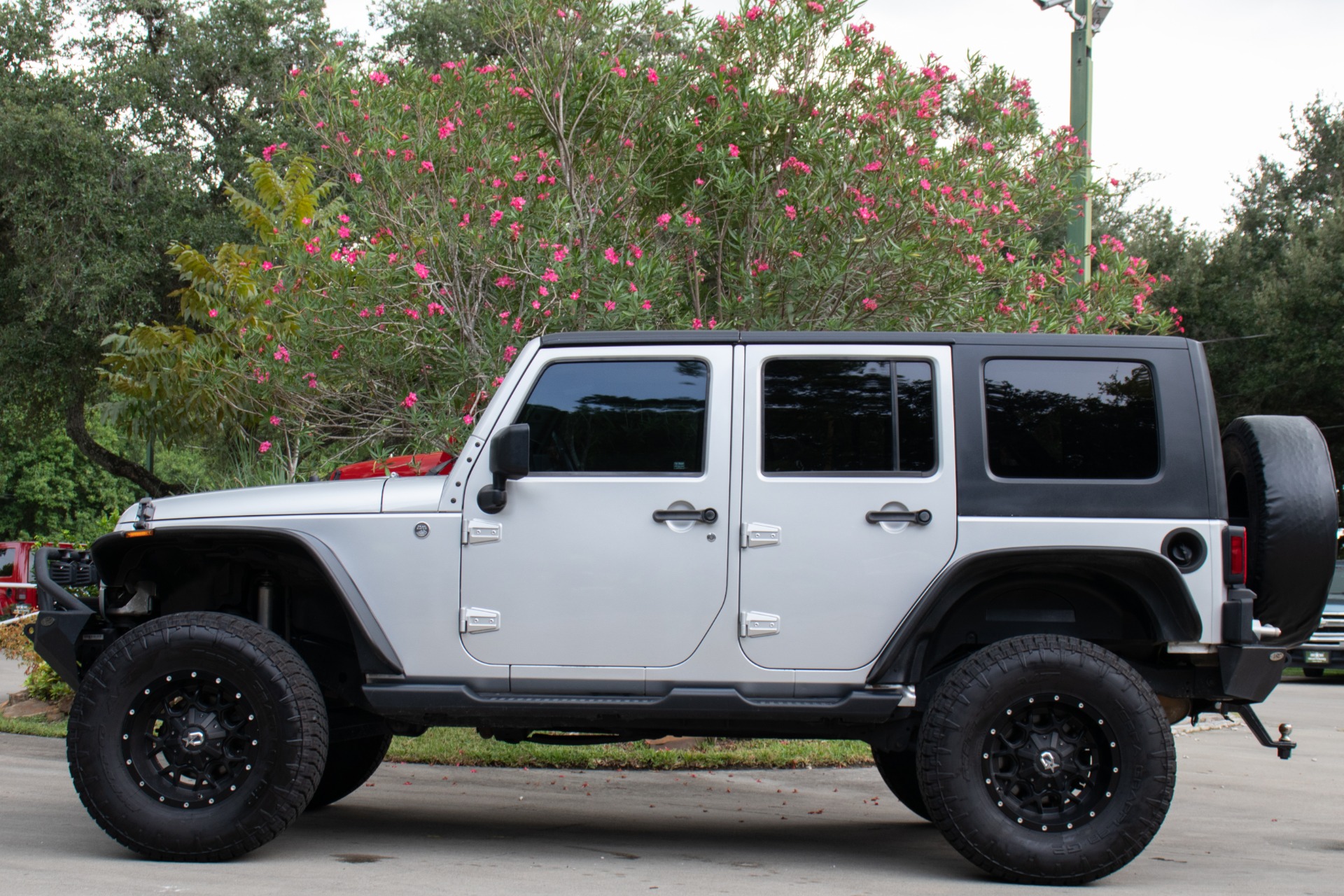 Used-2009-Jeep-Wrangler-Unlimited-Sahara