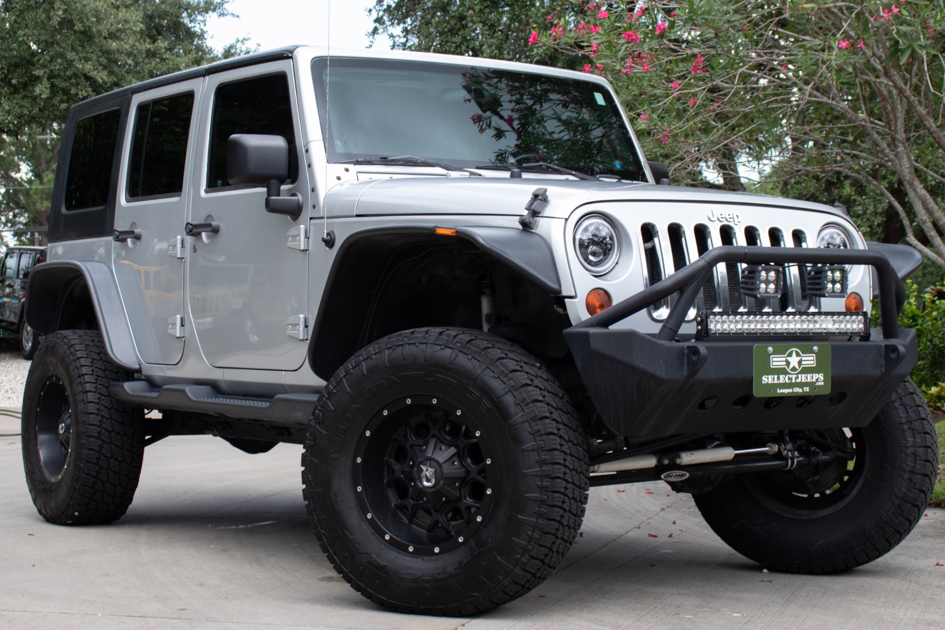 Used-2009-Jeep-Wrangler-Unlimited-Sahara