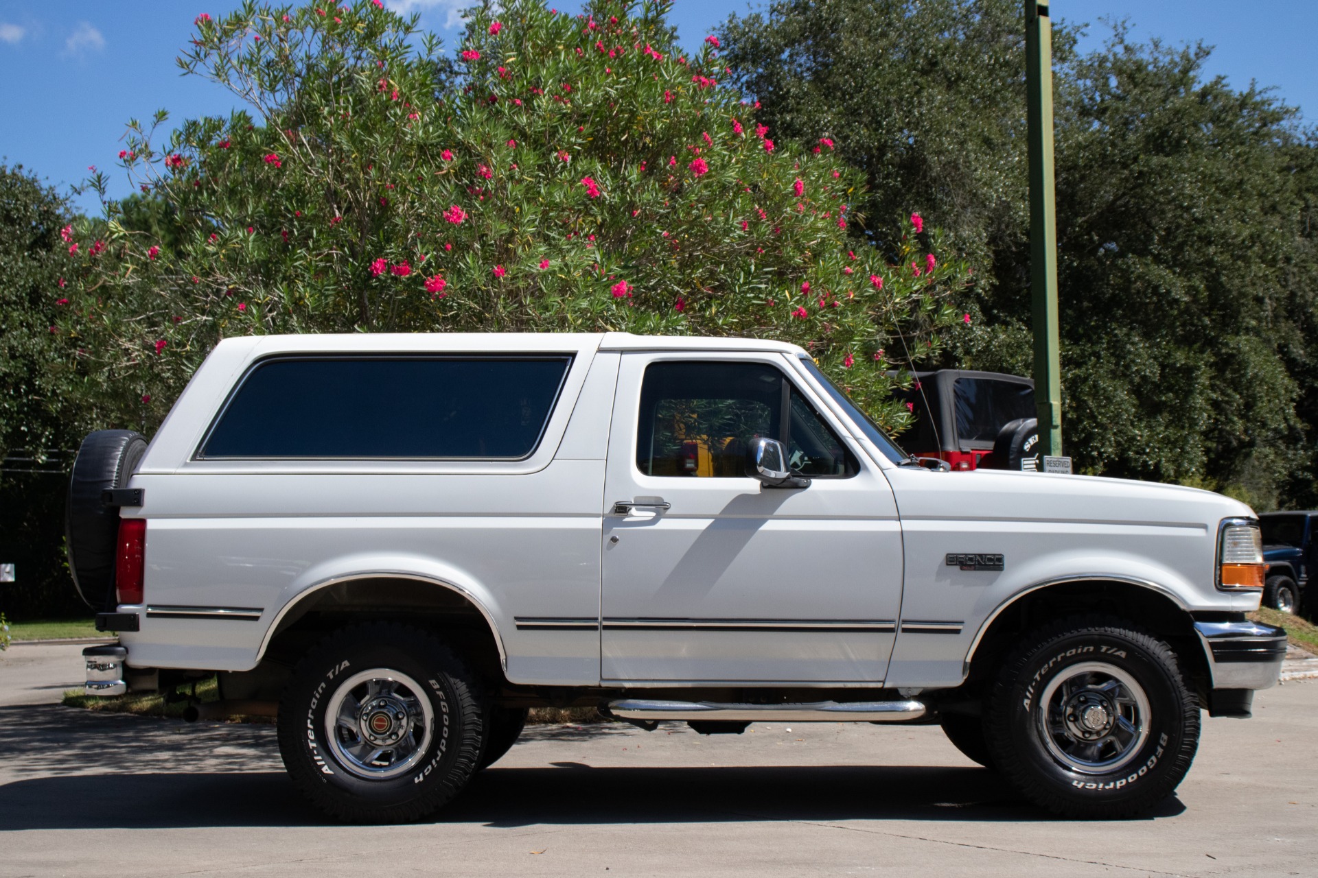 Used-1992-Ford-Bronco-XLT