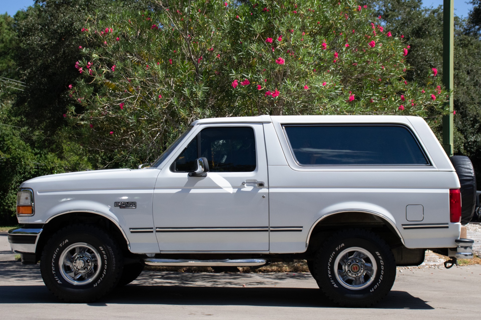 Used-1992-Ford-Bronco-XLT