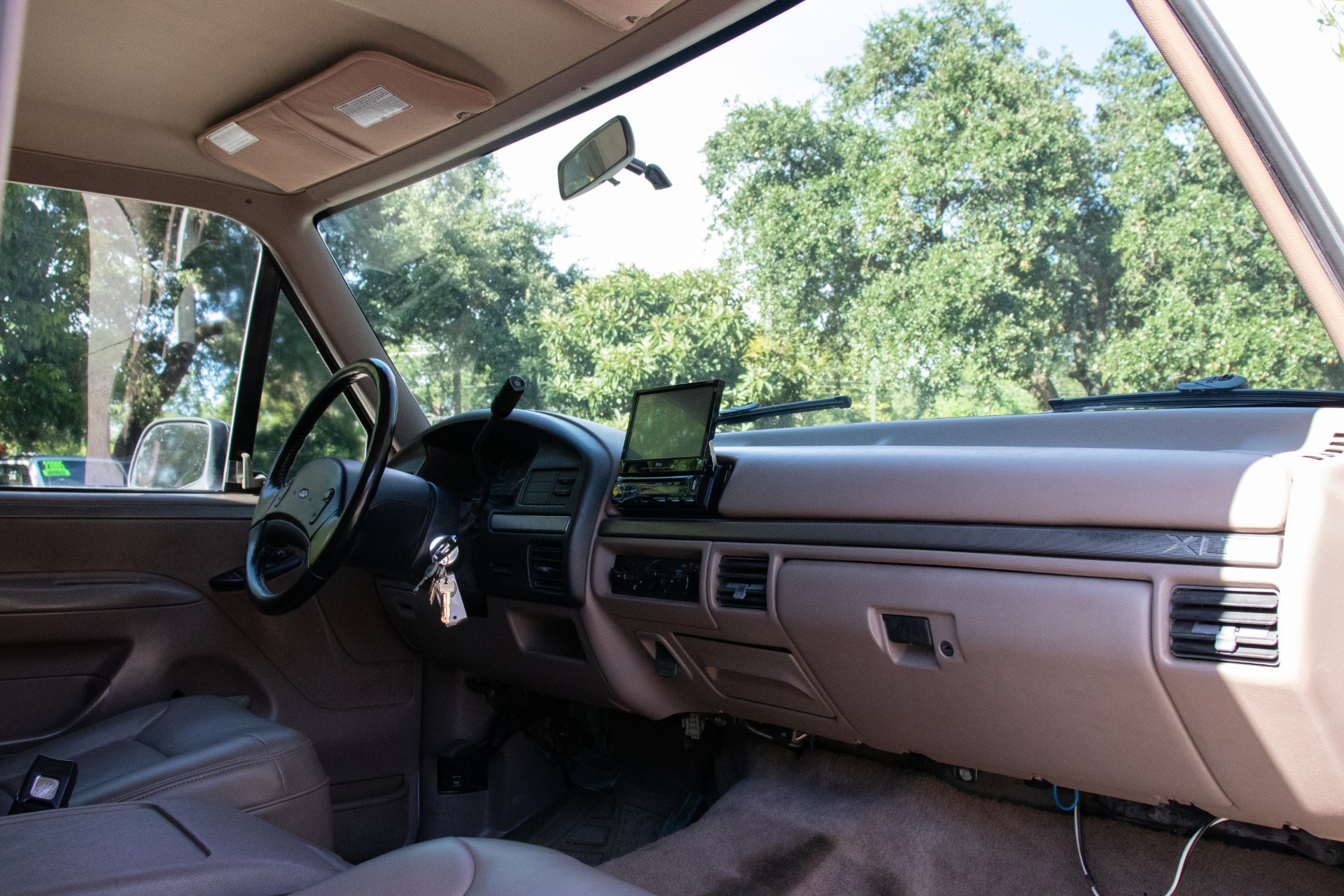 Used-1992-Ford-Bronco-XLT