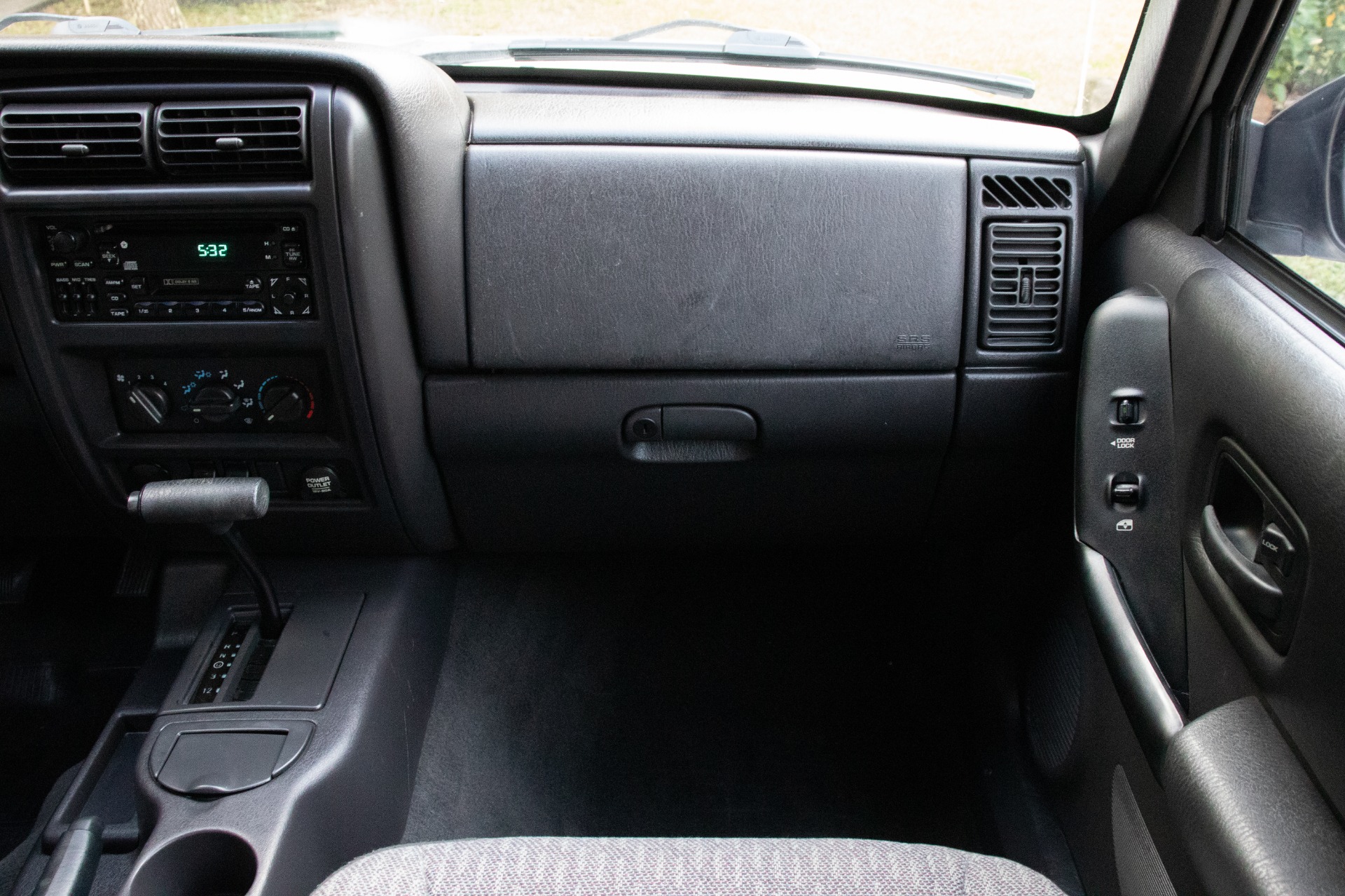 Used-2000-Jeep-Cherokee-Sport