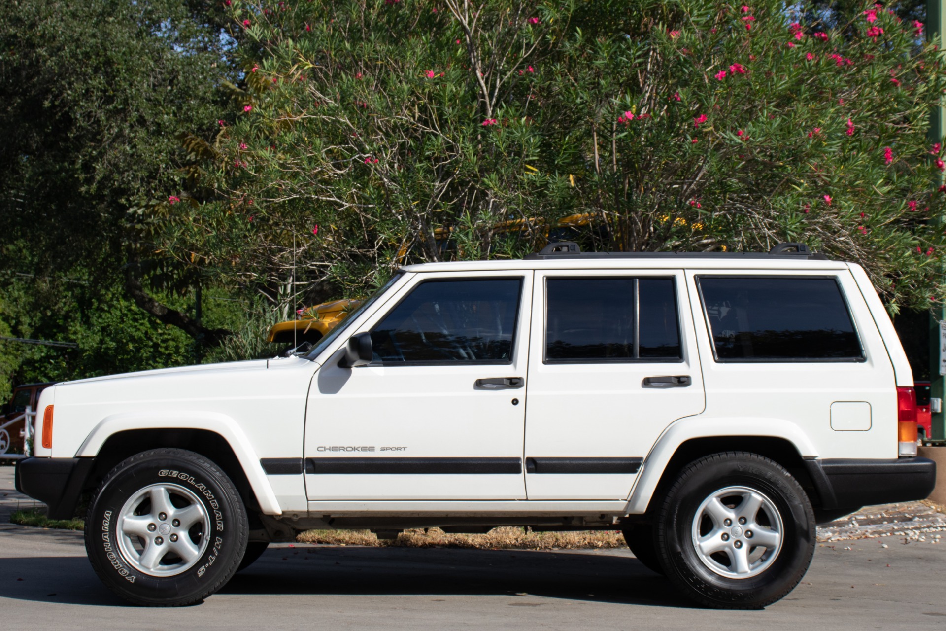 Used-2000-Jeep-Cherokee-Sport