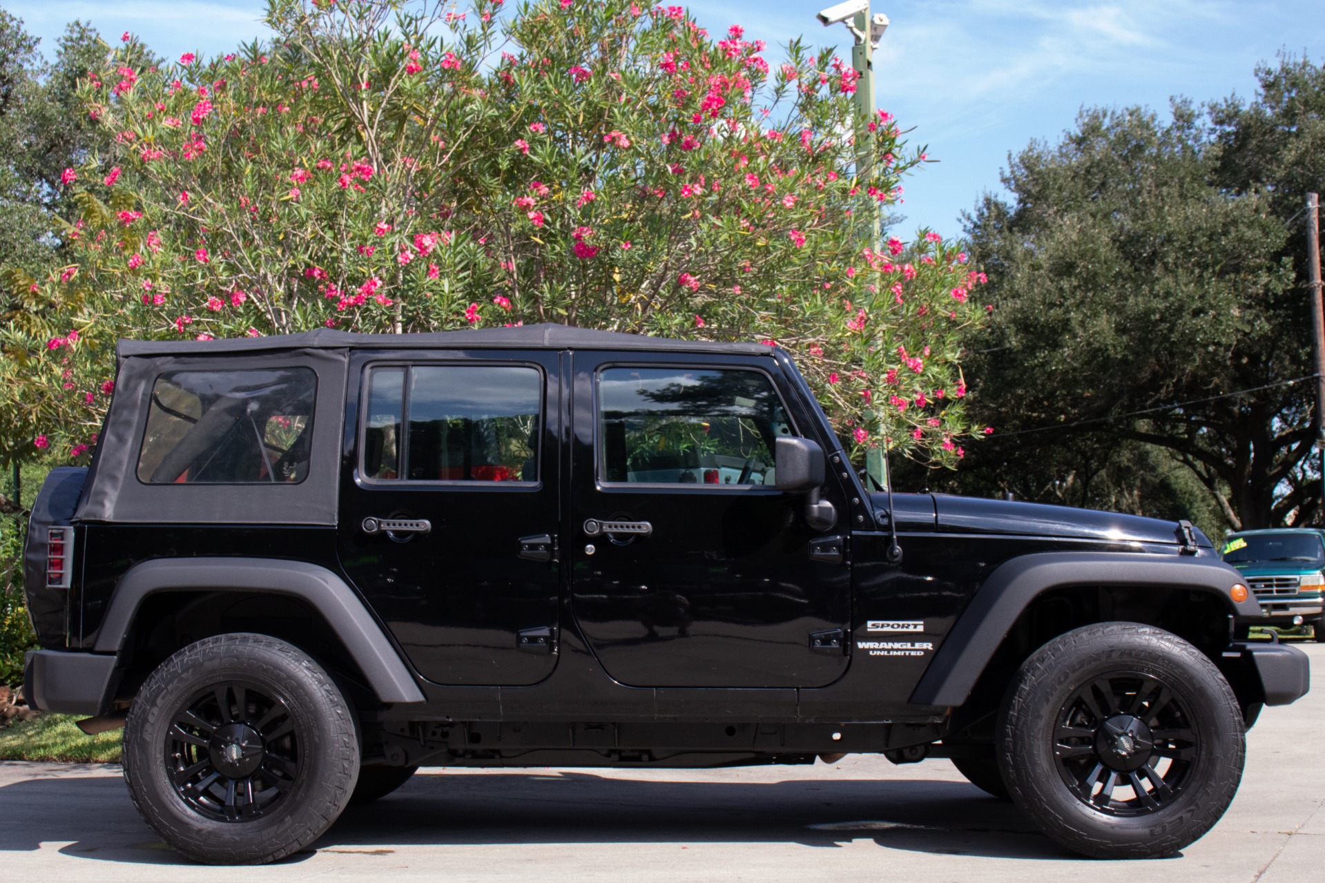 Used-2010-Jeep-Wrangler-Unlimited-Sport