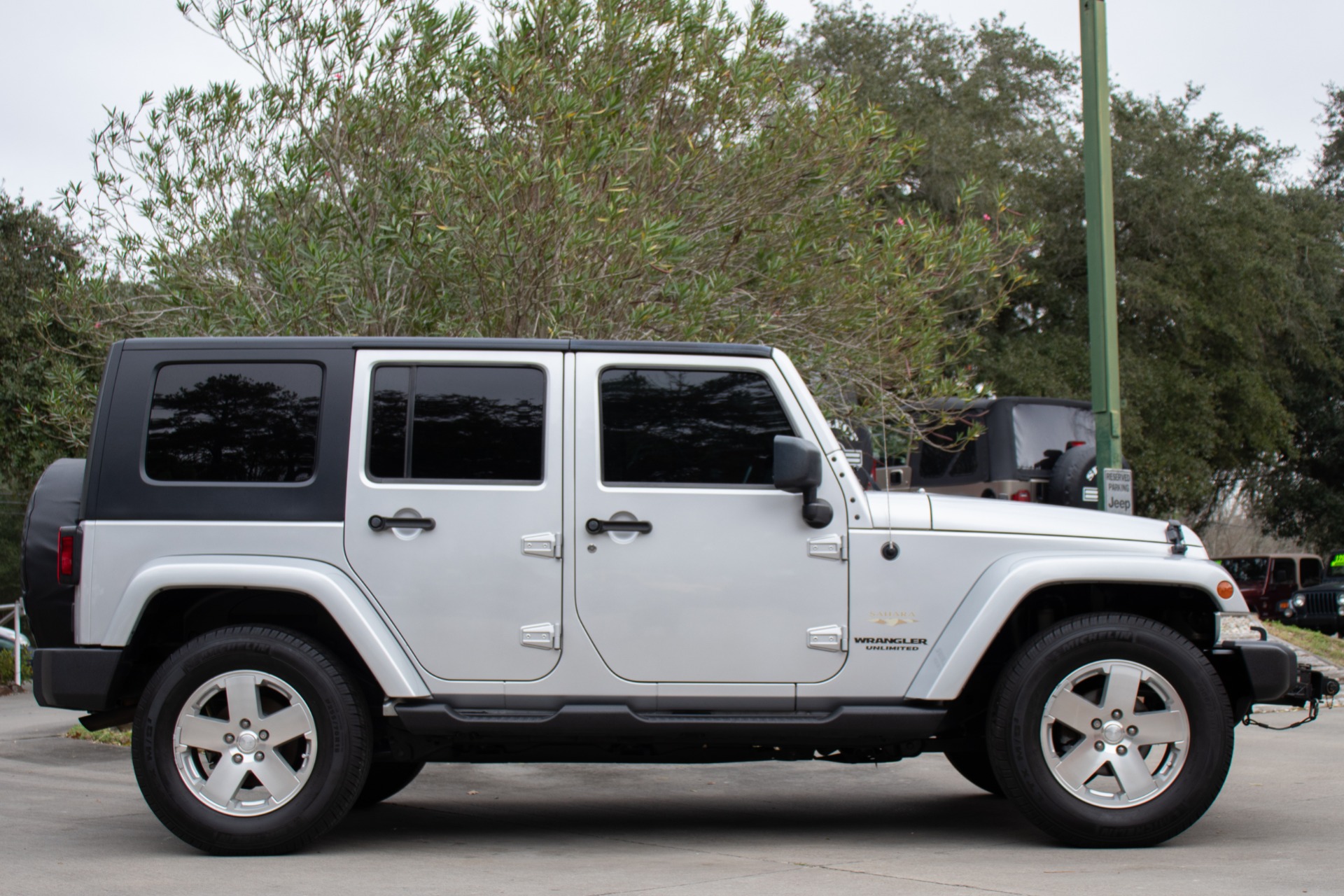 Used-2009-Jeep-Wrangler-Unlimited-Sahara