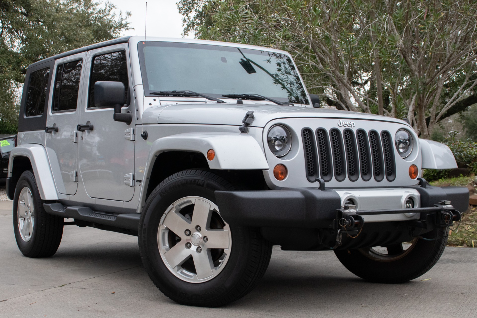 Used-2009-Jeep-Wrangler-Unlimited-Sahara