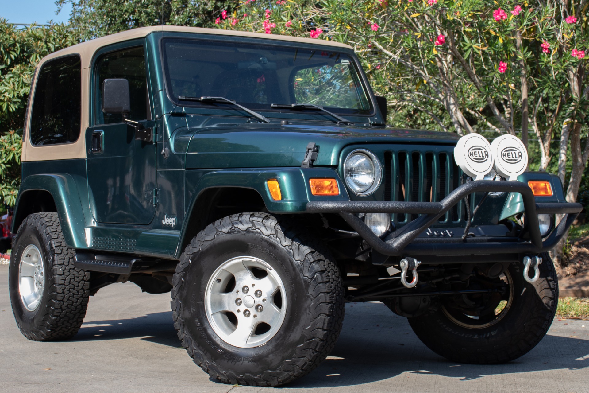 Used-2000-Jeep-Wrangler-Sahara