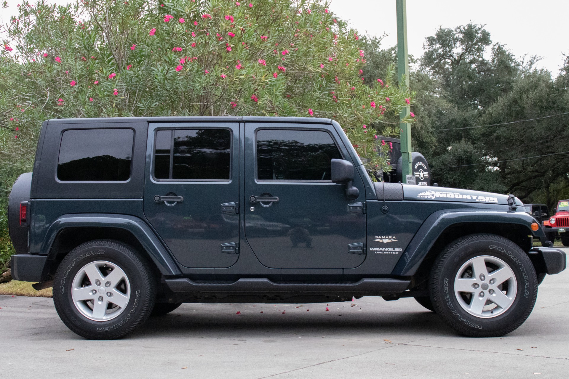 Used-2007-Jeep-Wrangler-Unlimited-Sahara