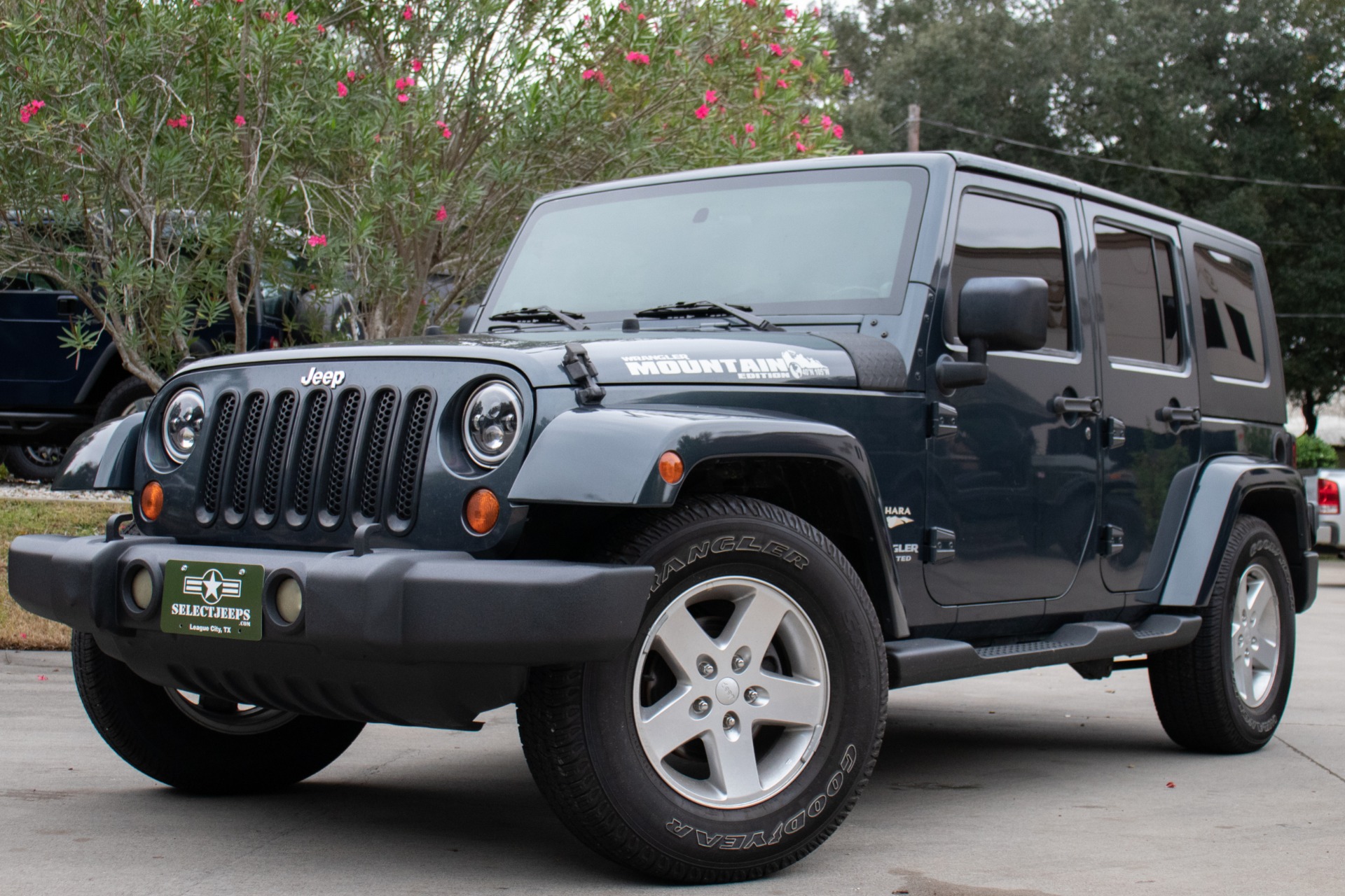 Used-2007-Jeep-Wrangler-Unlimited-Sahara