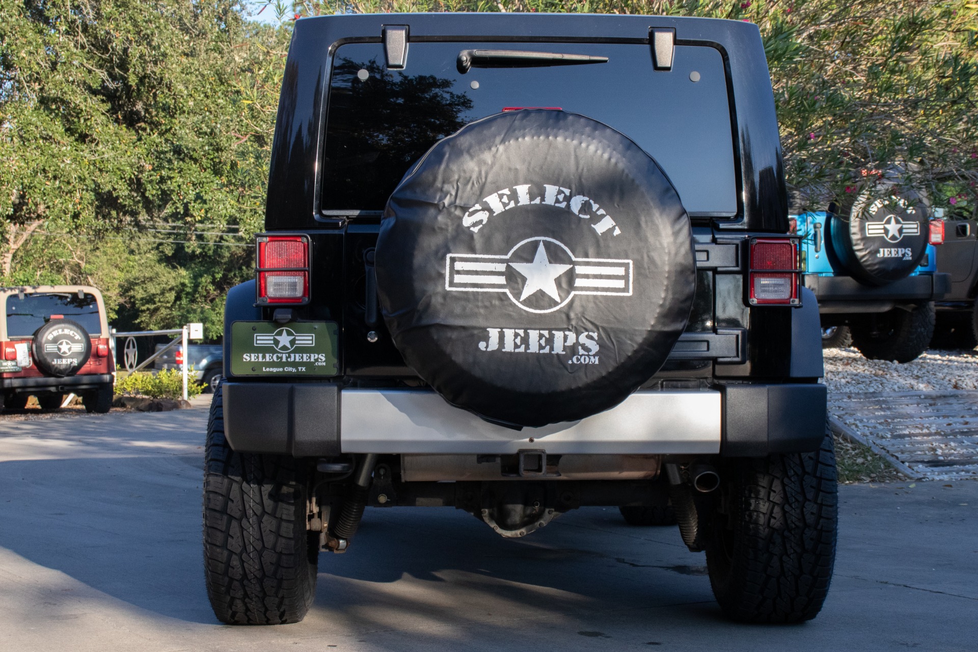 Used-2011-Jeep-Wrangler-Unlimited-Sahara