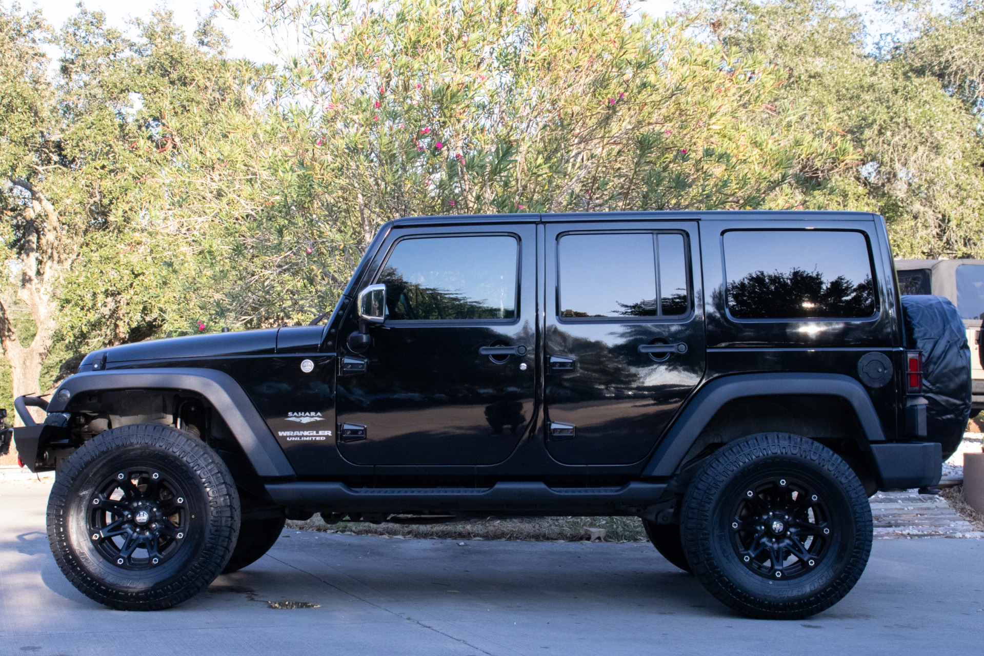 Used-2011-Jeep-Wrangler-Unlimited-Sahara