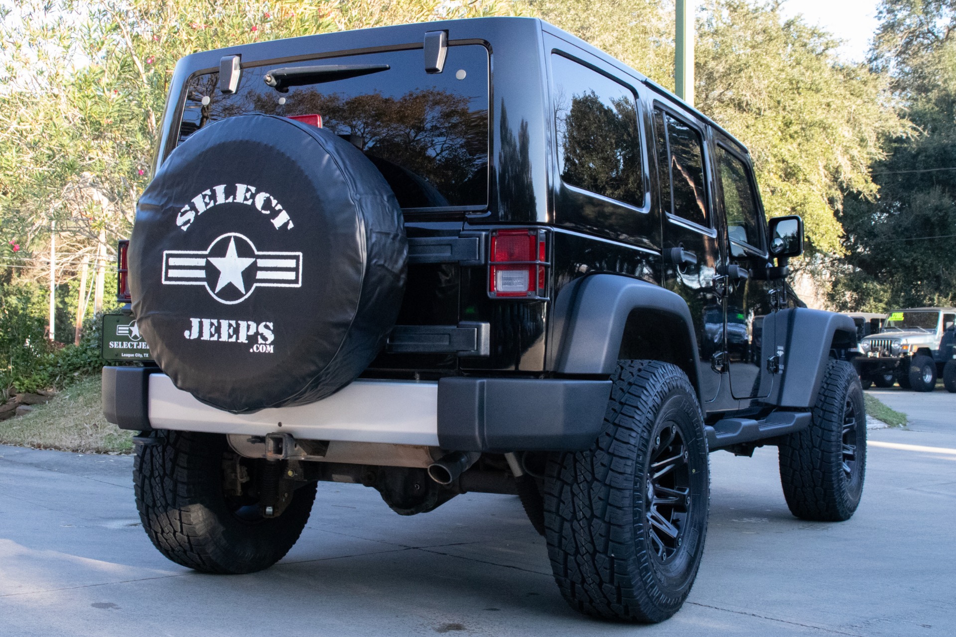 Used-2011-Jeep-Wrangler-Unlimited-Sahara