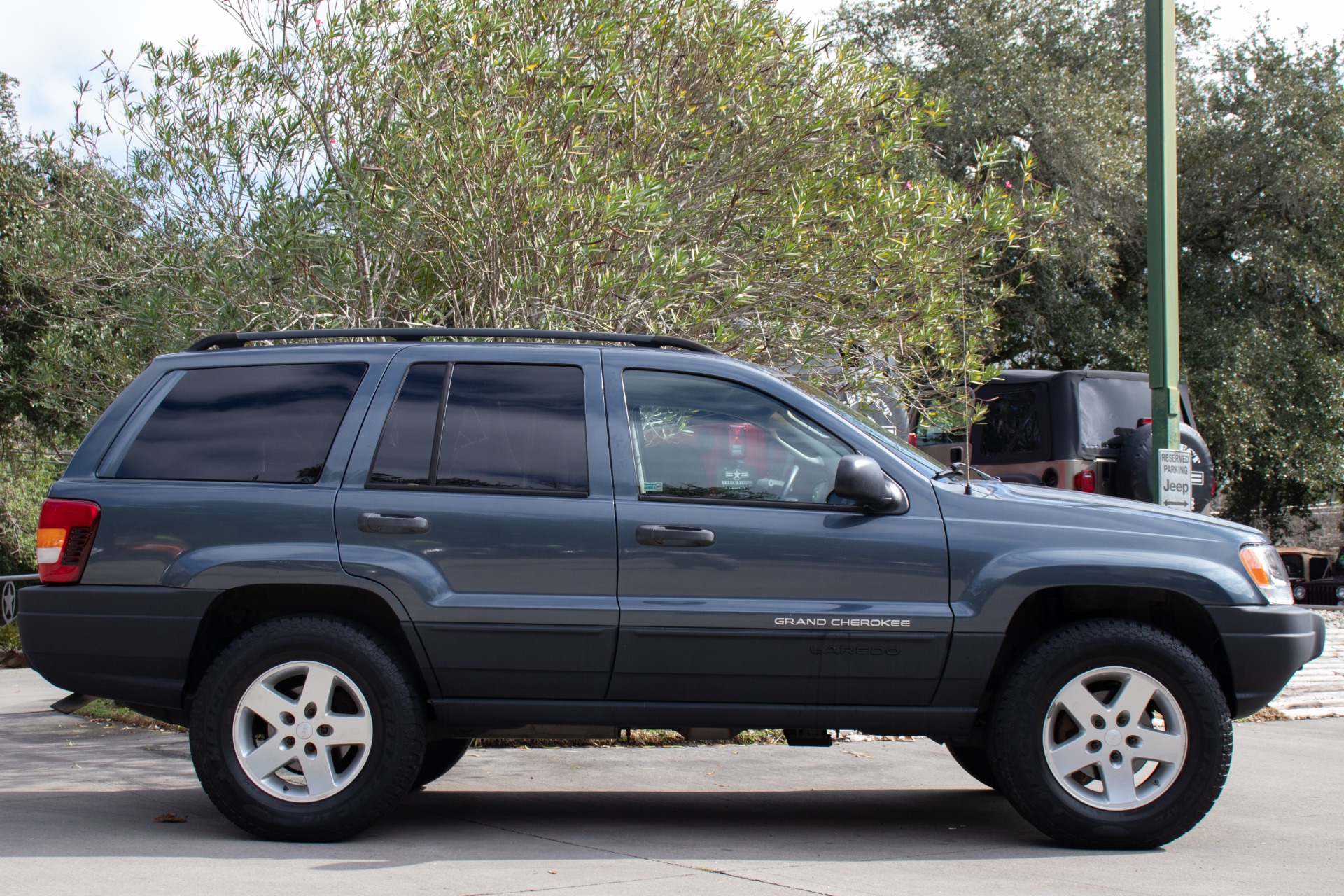 Used-2002-Jeep-Grand-Cherokee-Laredo