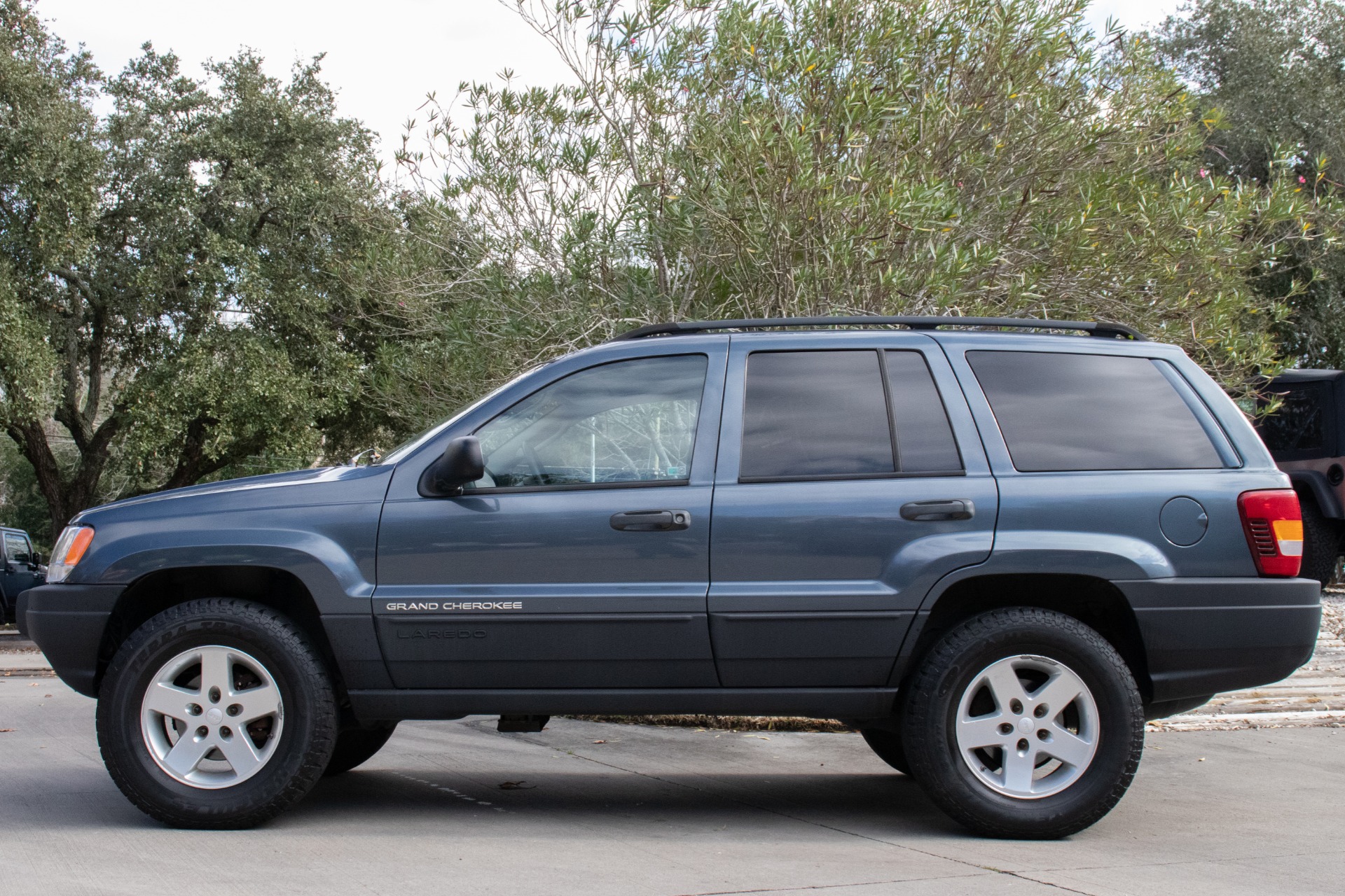 Used-2002-Jeep-Grand-Cherokee-Laredo