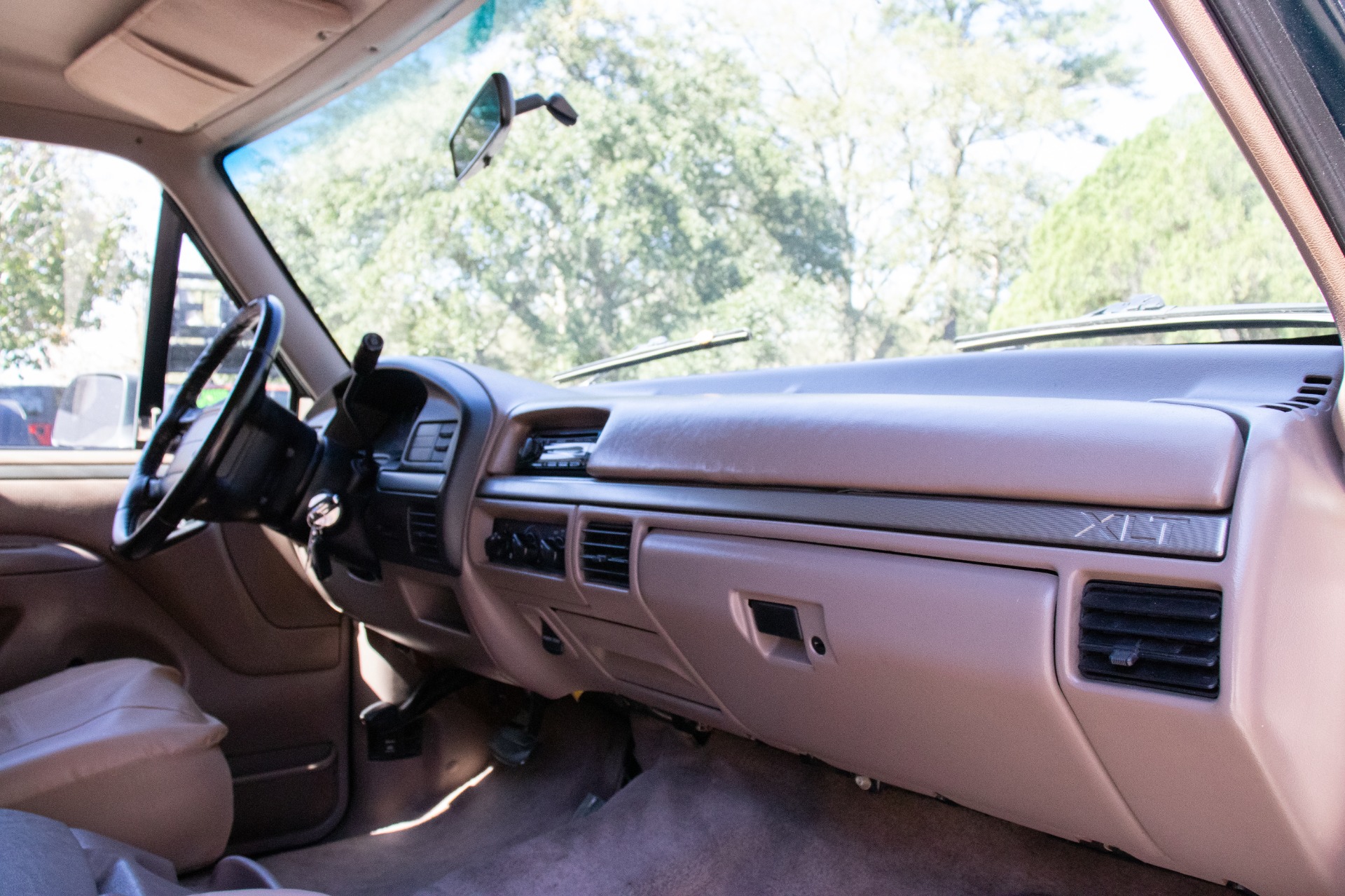 Used-1994-Ford-Bronco-XLT