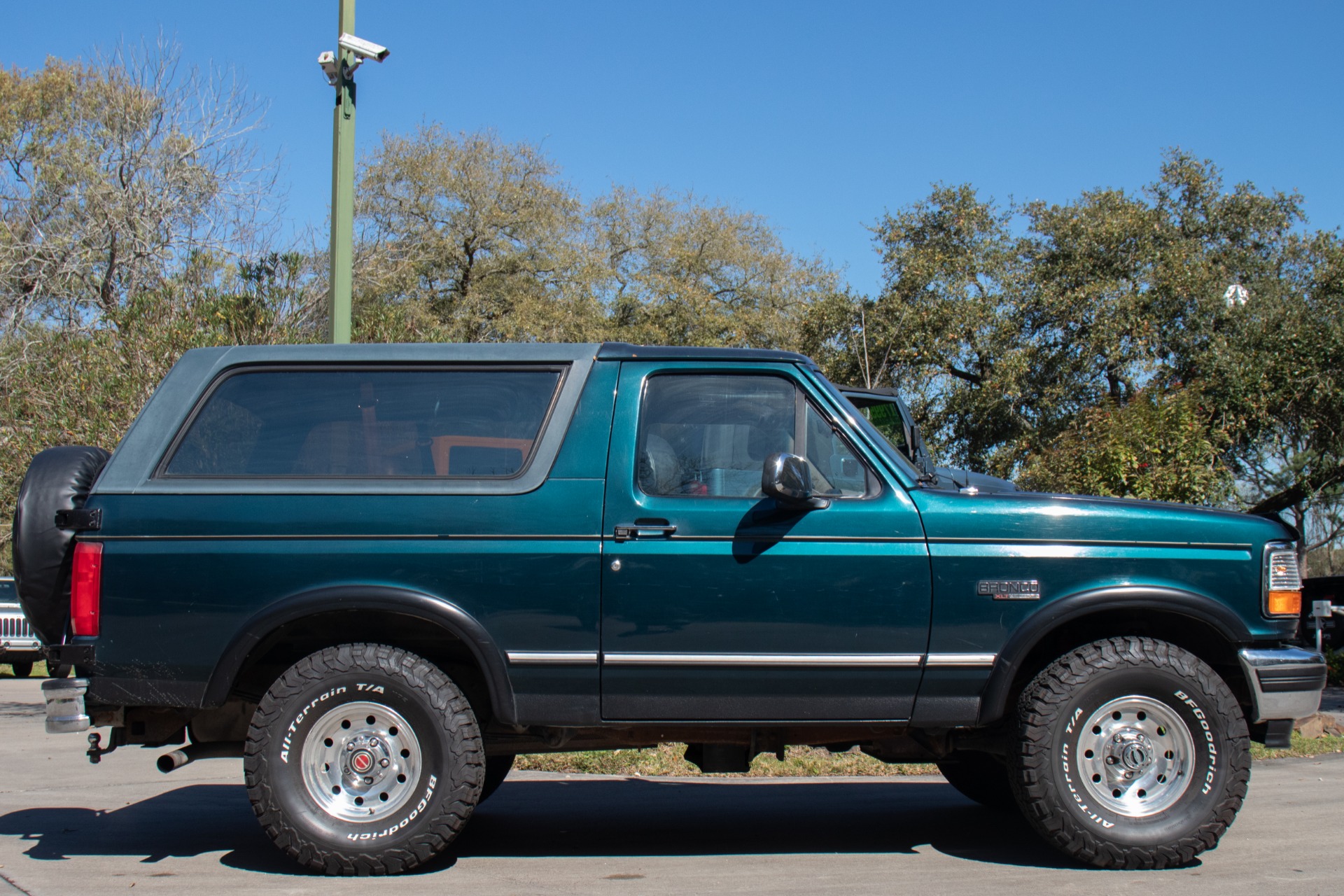 Used-1994-Ford-Bronco-XLT