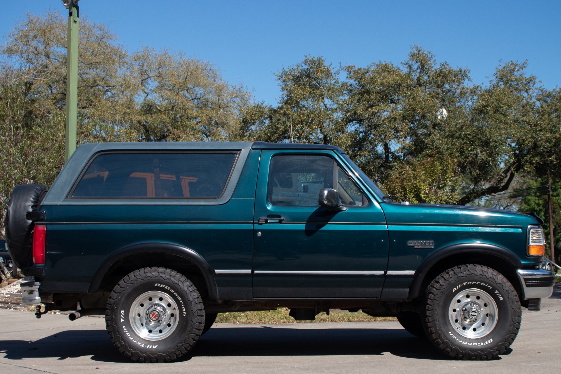 Used-1994-Ford-Bronco-XLT