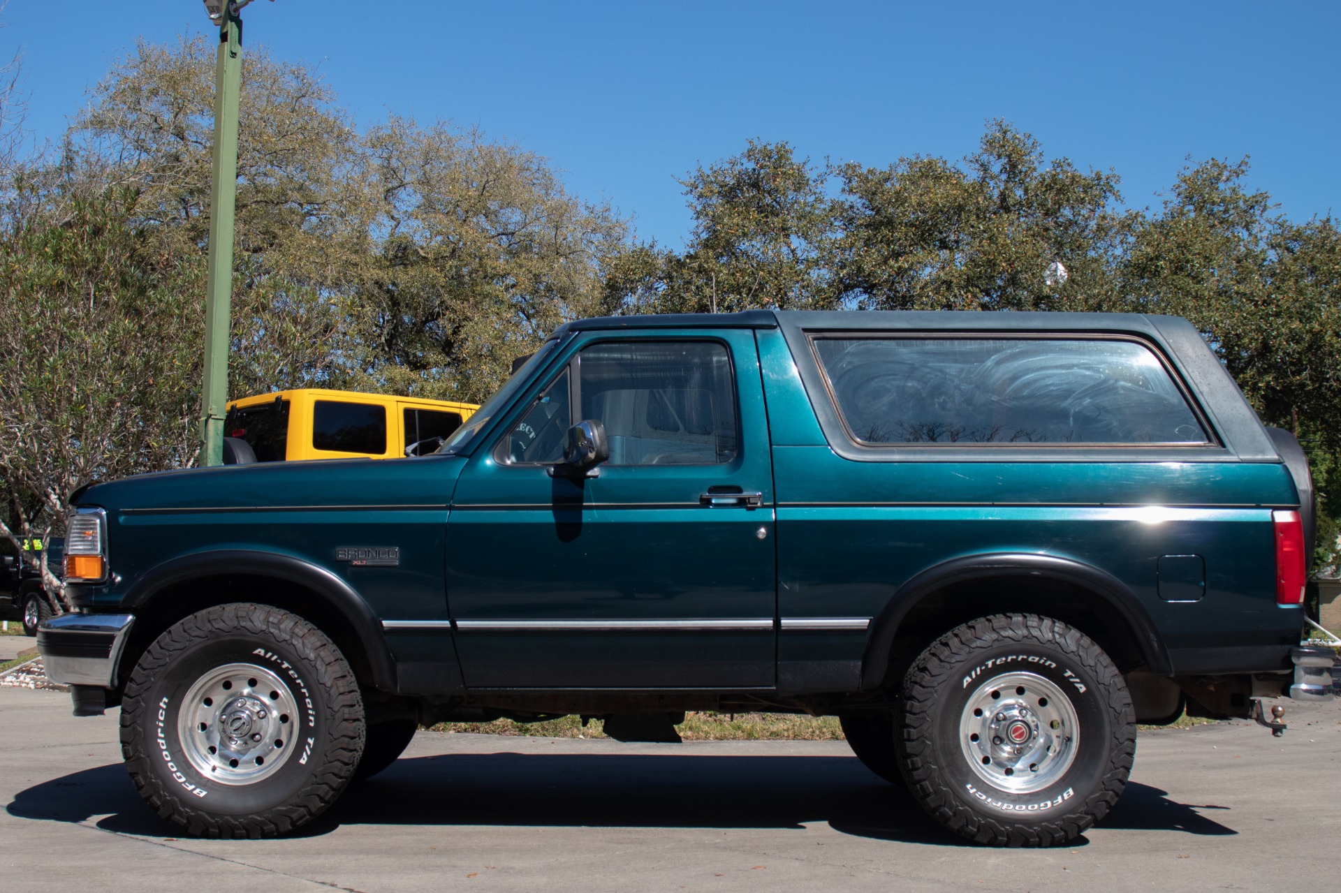 Used-1994-Ford-Bronco-XLT