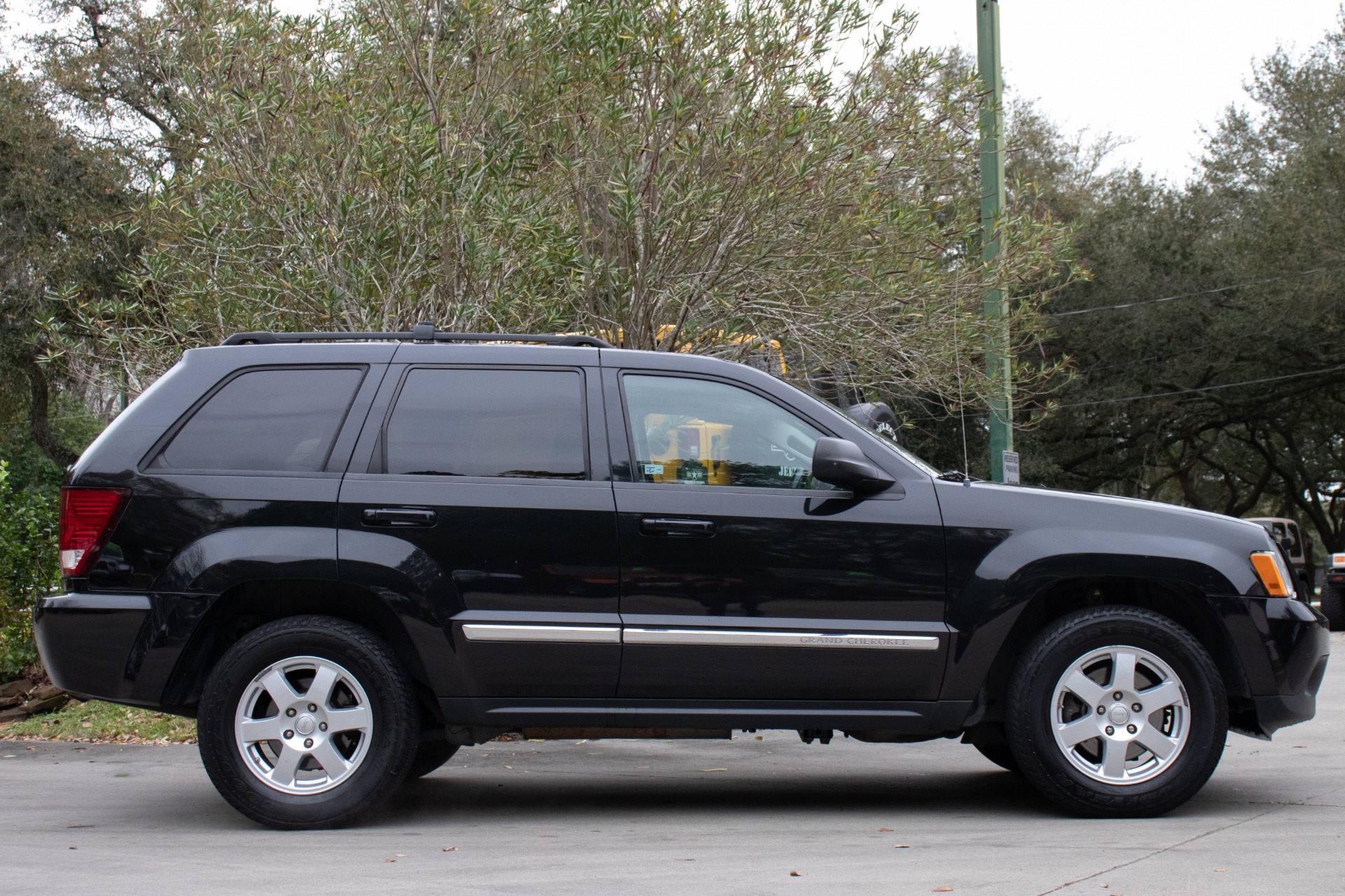 Used-2010-Jeep-Grand-Cherokee-Laredo