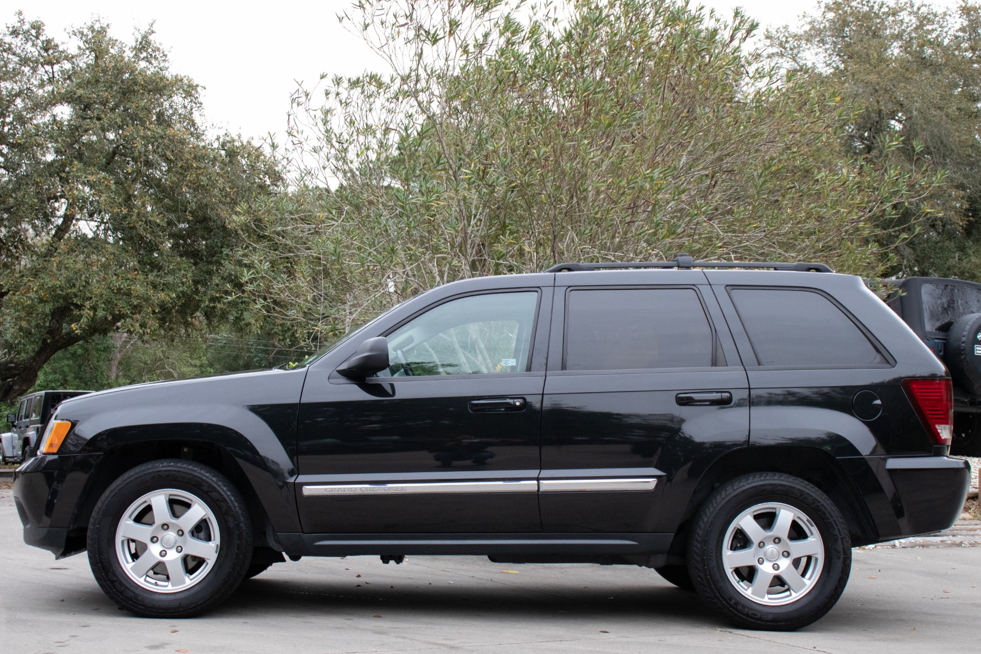 Used-2010-Jeep-Grand-Cherokee-Laredo