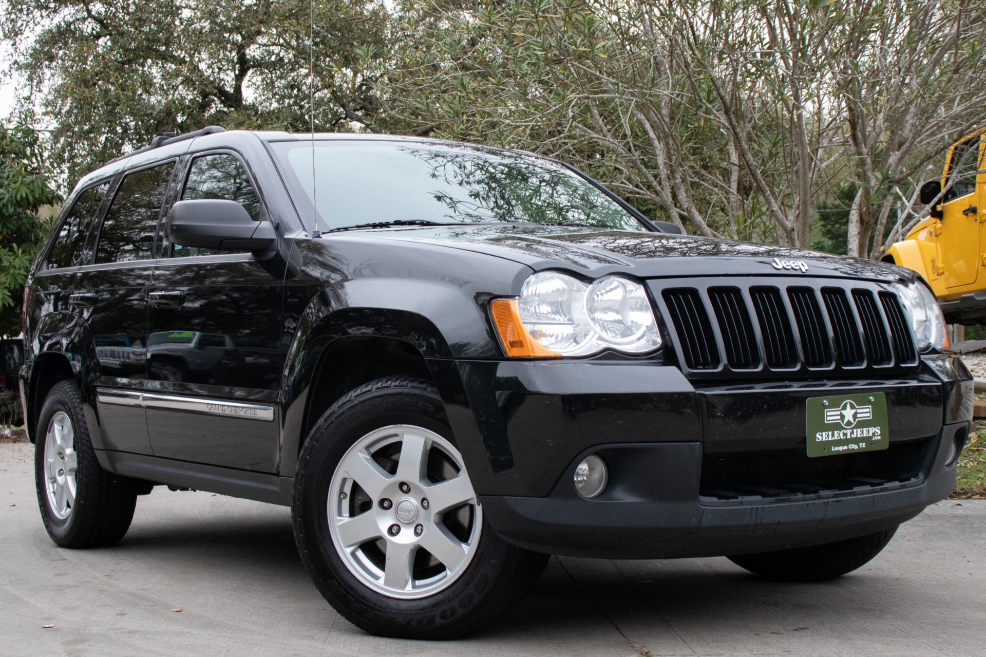 Used-2010-Jeep-Grand-Cherokee-Laredo