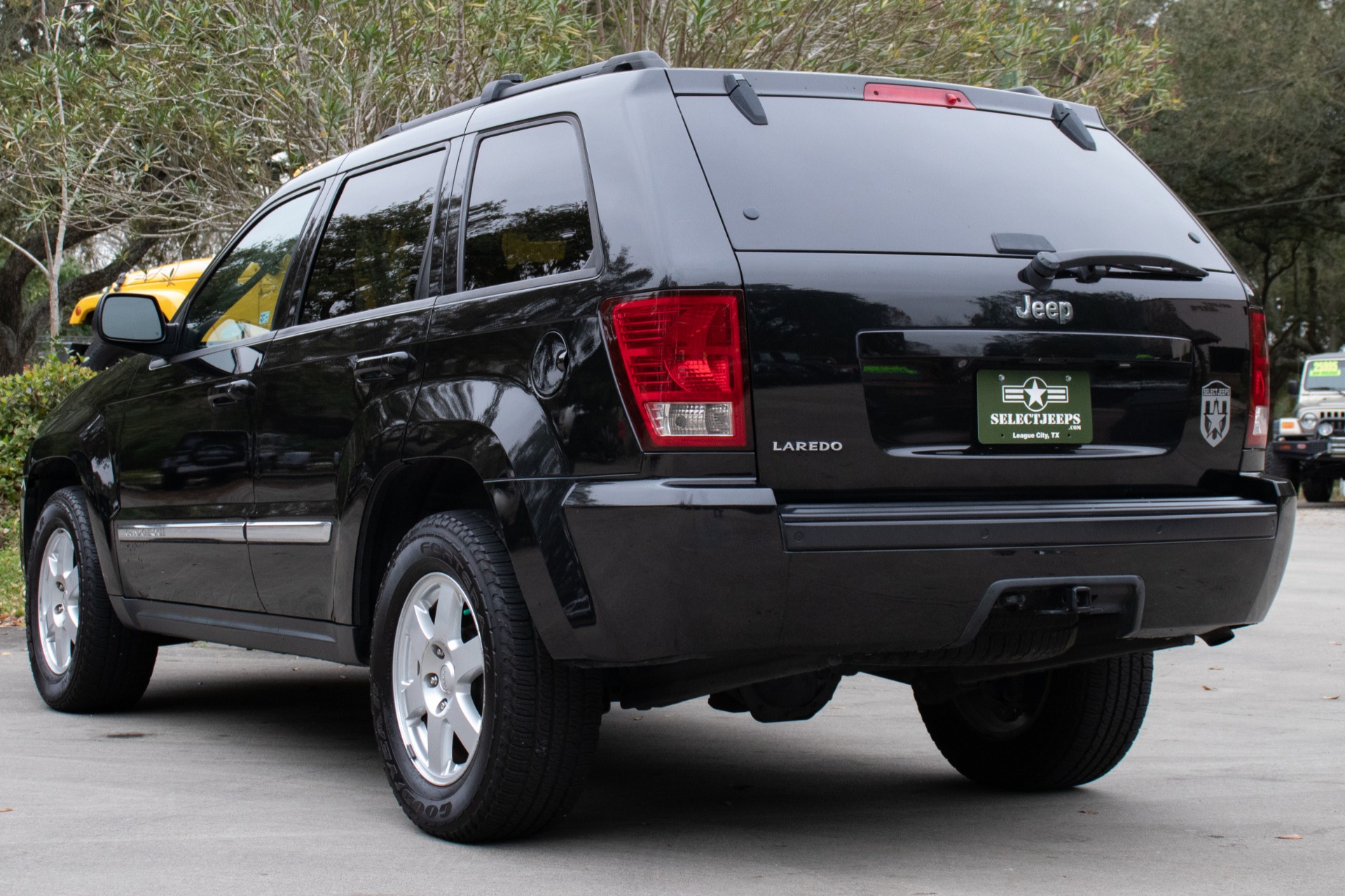 Used-2010-Jeep-Grand-Cherokee-Laredo