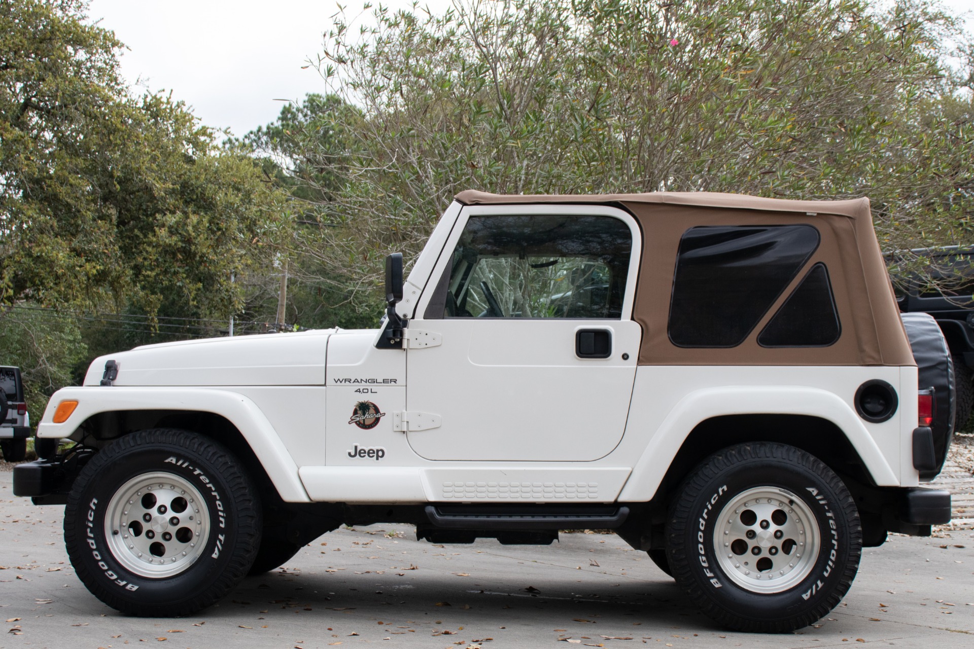 Used-1999-Jeep-Wrangler-Sahara