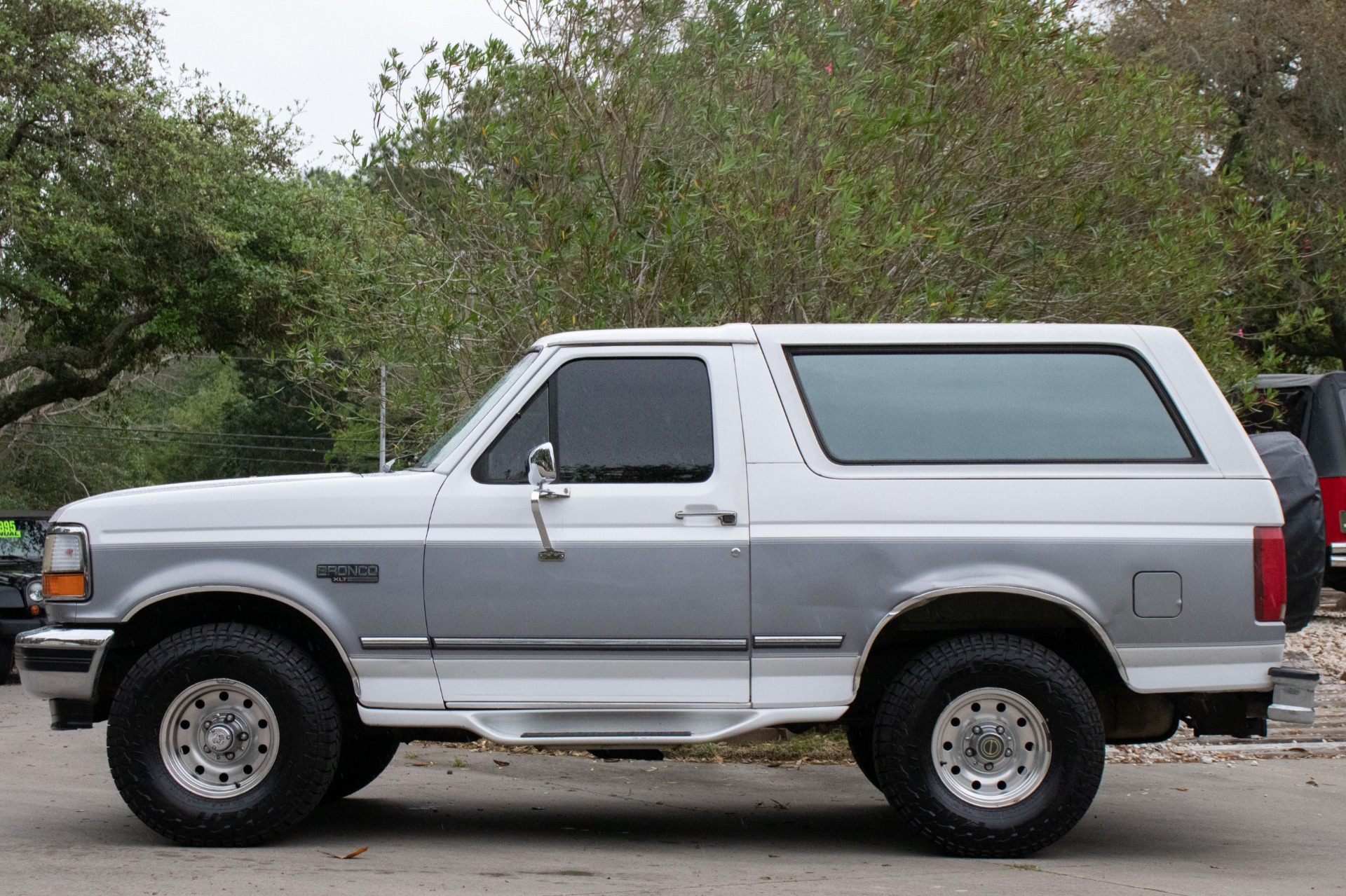 Used-1995-Ford-Bronco-XLT