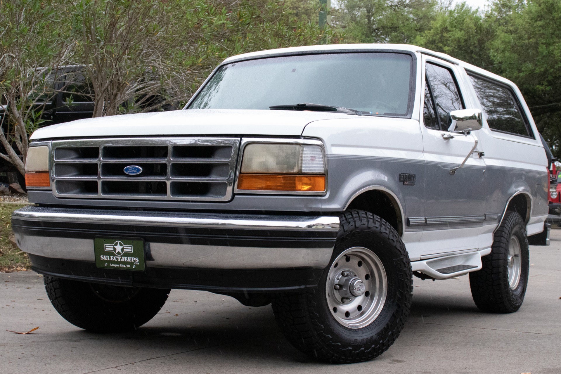 Used-1995-Ford-Bronco-XLT