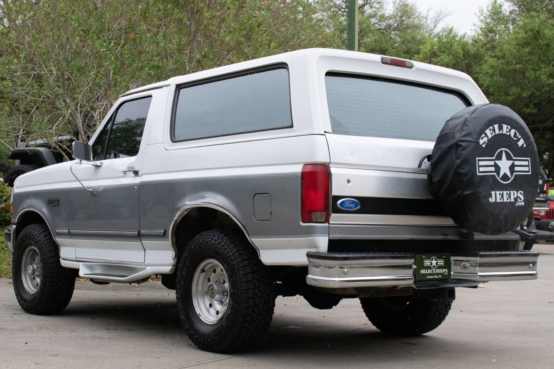 Used-1995-Ford-Bronco-XLT