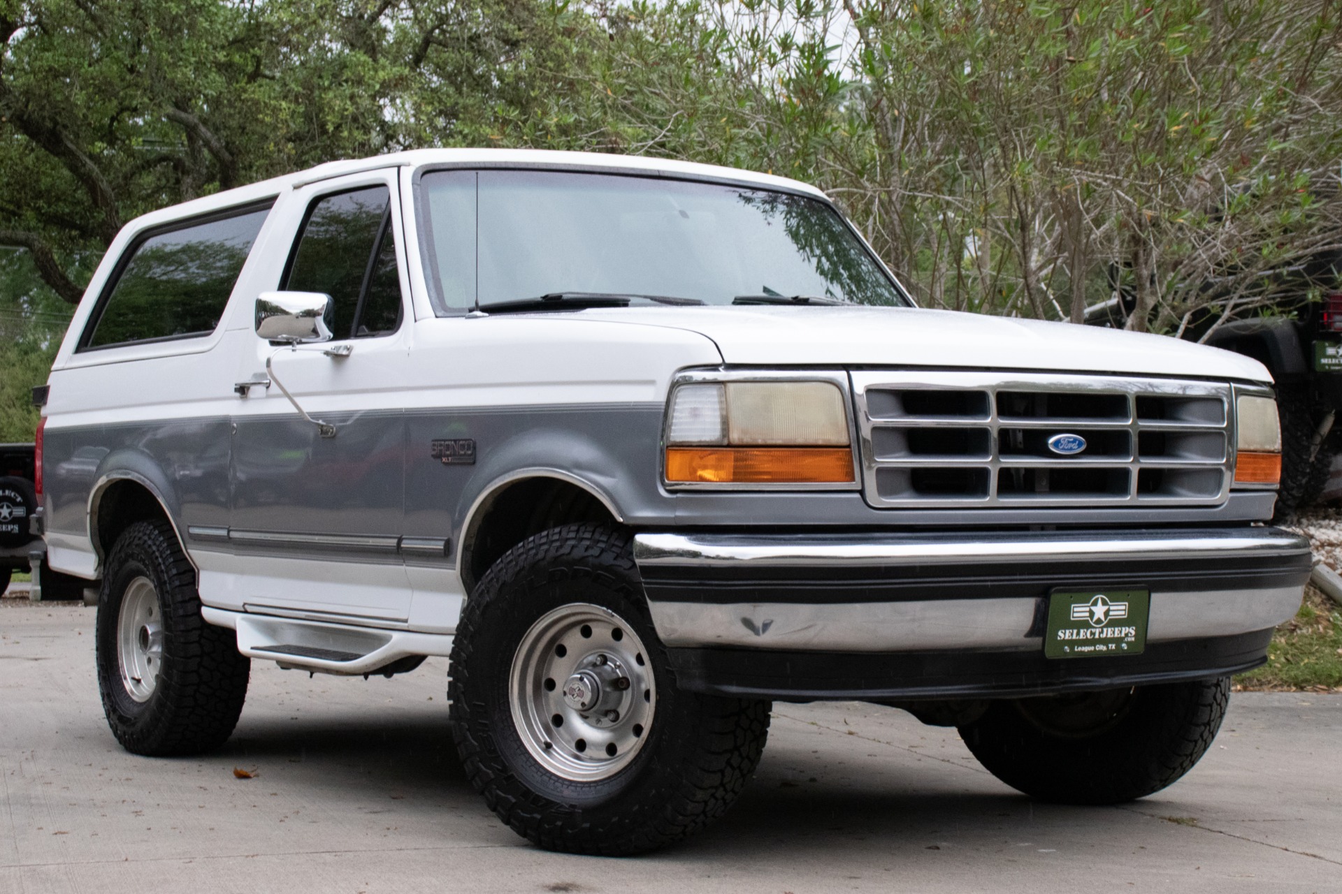 Used-1995-Ford-Bronco-XLT